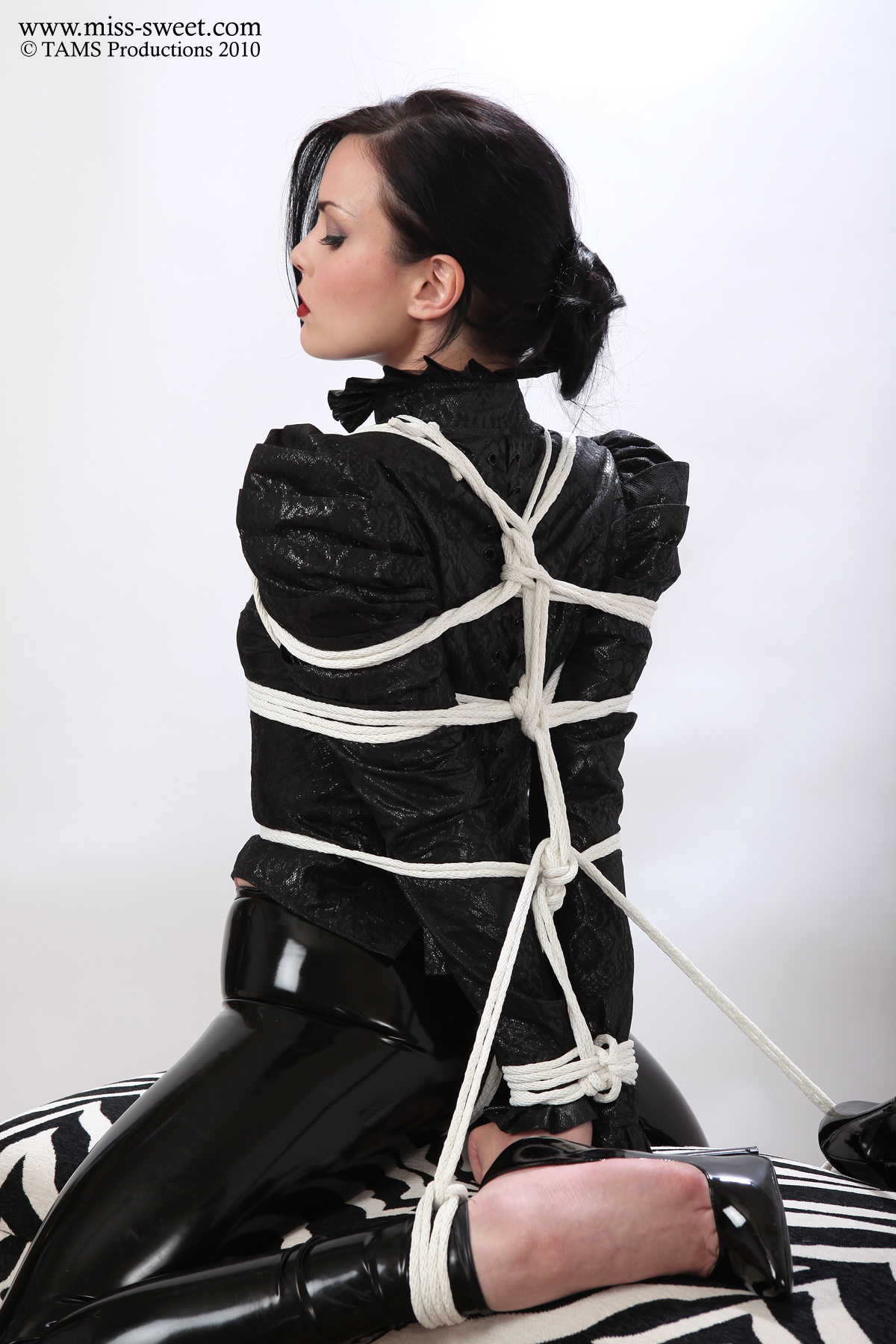 bondage sweetheart 32-1