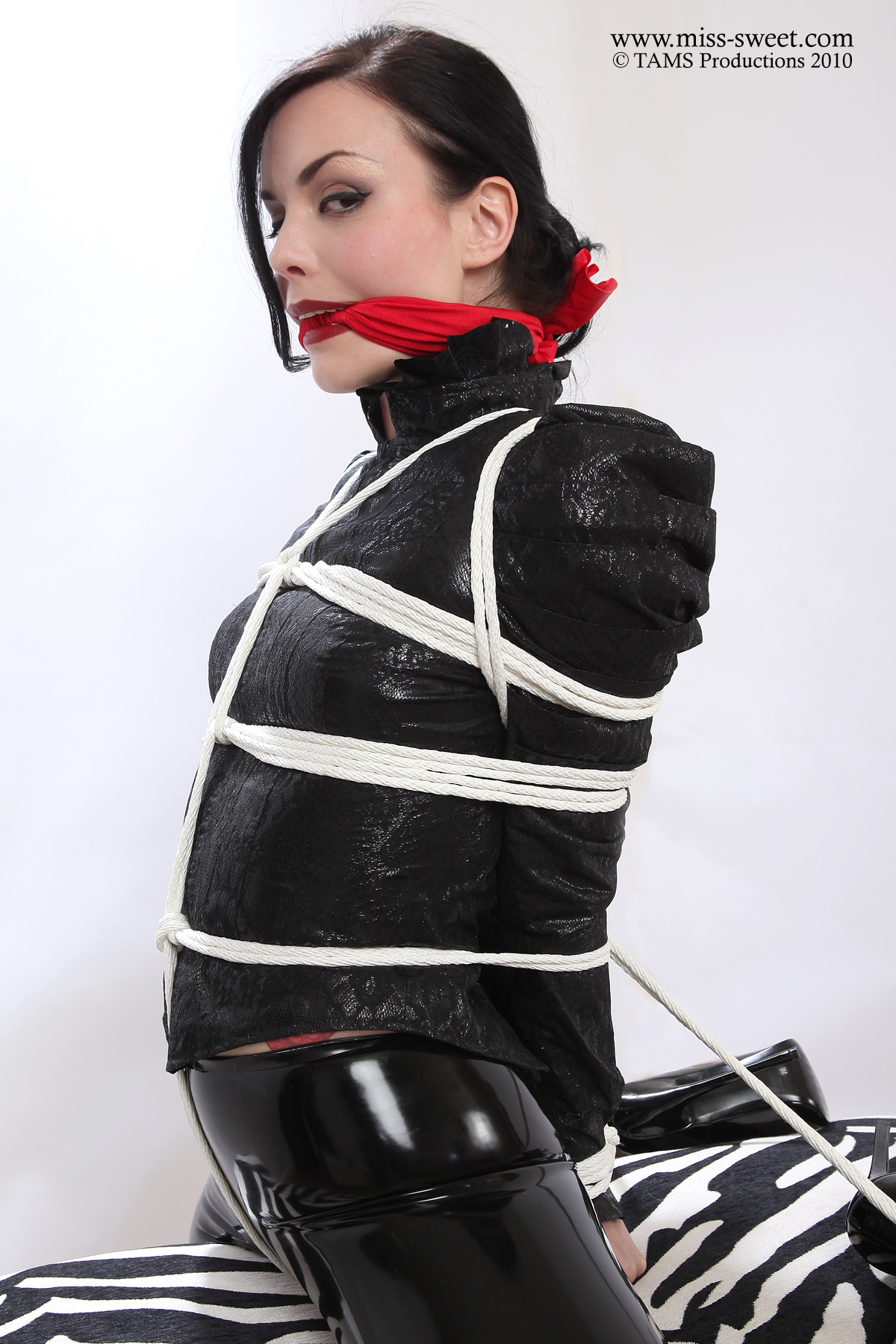 bondage sweetheart 32-1