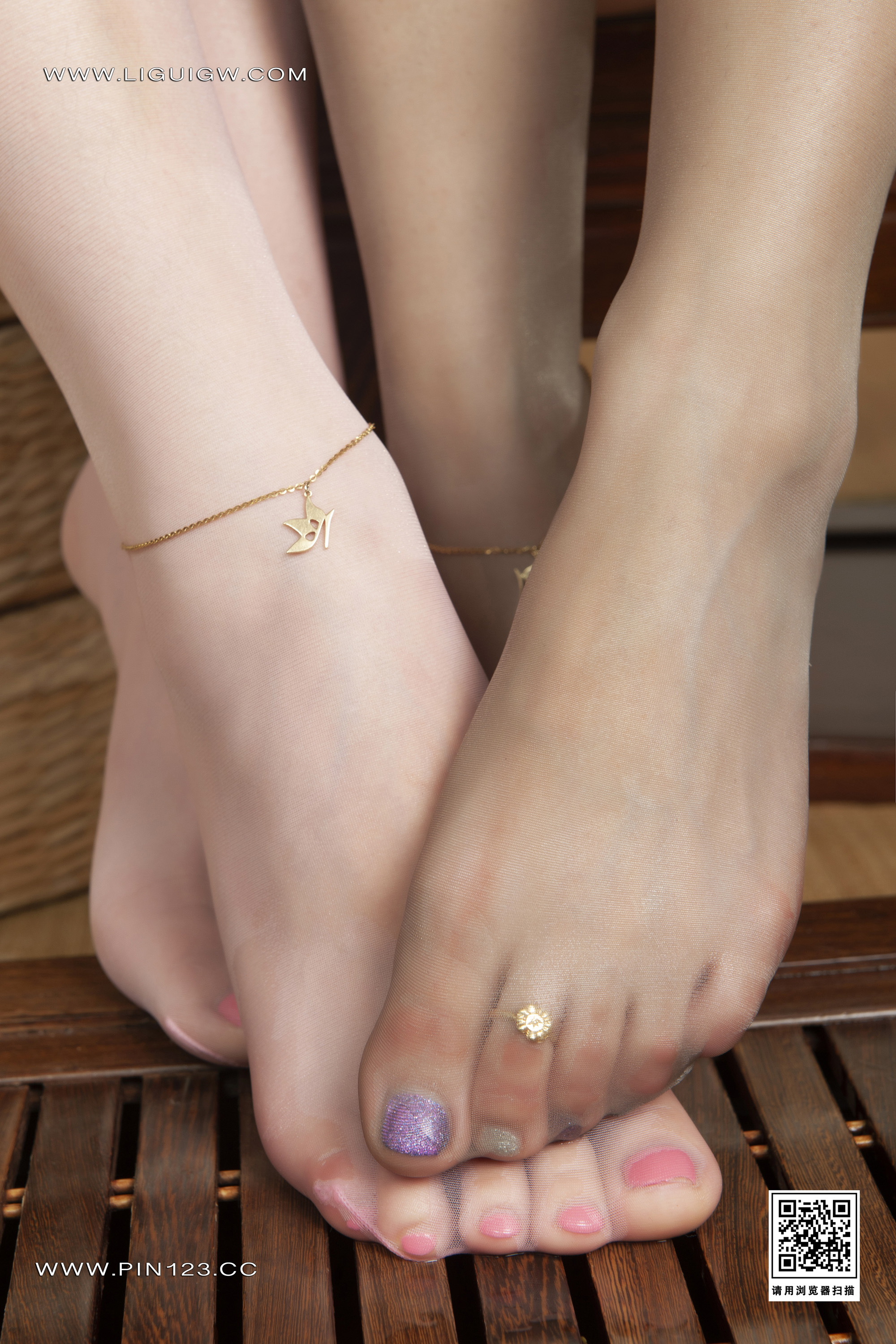 Foot Fetish Twin Flowers 123-1