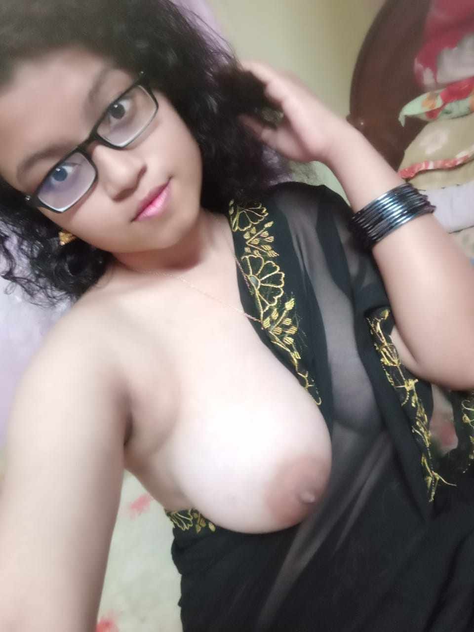 Akhi Ananna nude photo