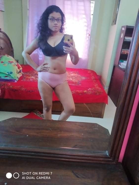 Akhi Ananna nude photo