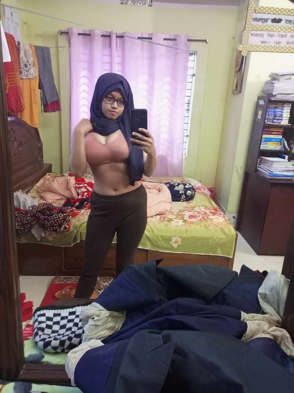 Akhi Ananna nude photo