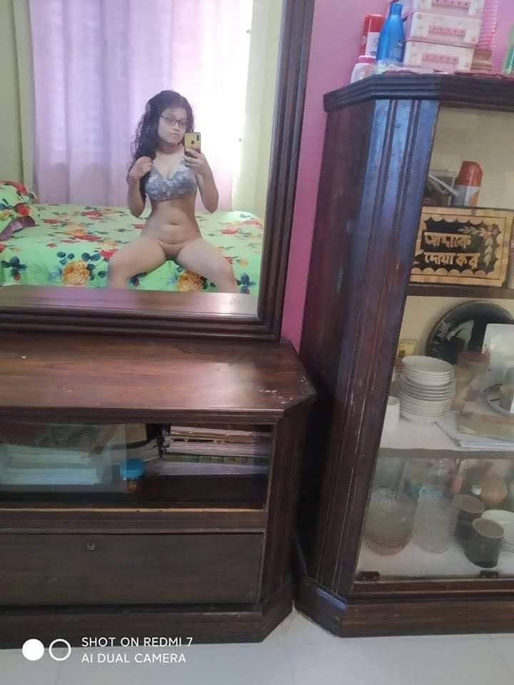 Akhi Ananna nude photo