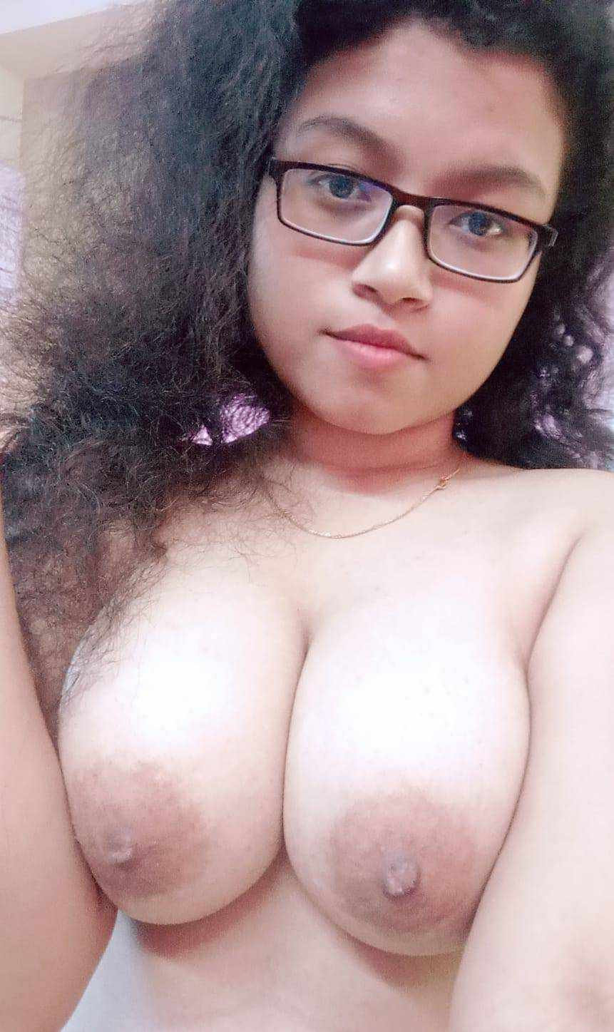 Akhi Ananna nude photo