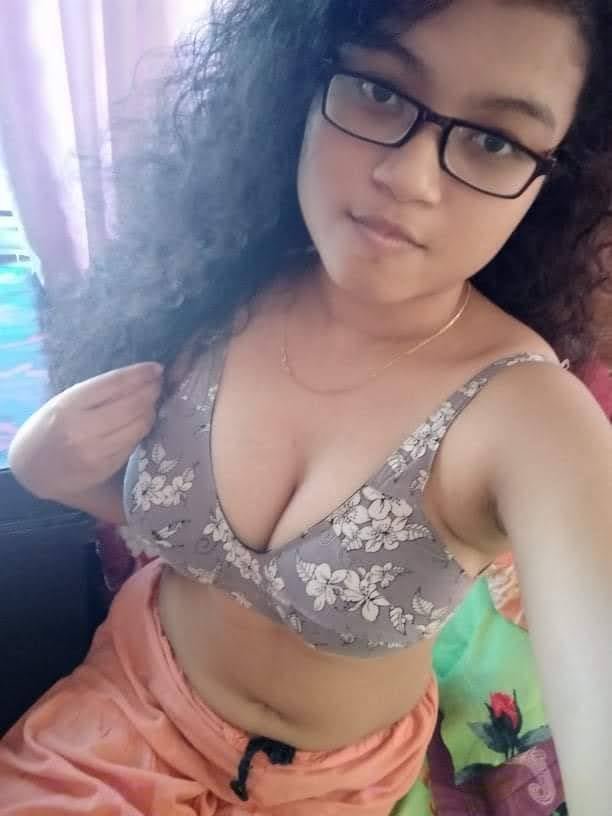 Akhi Ananna nude photo