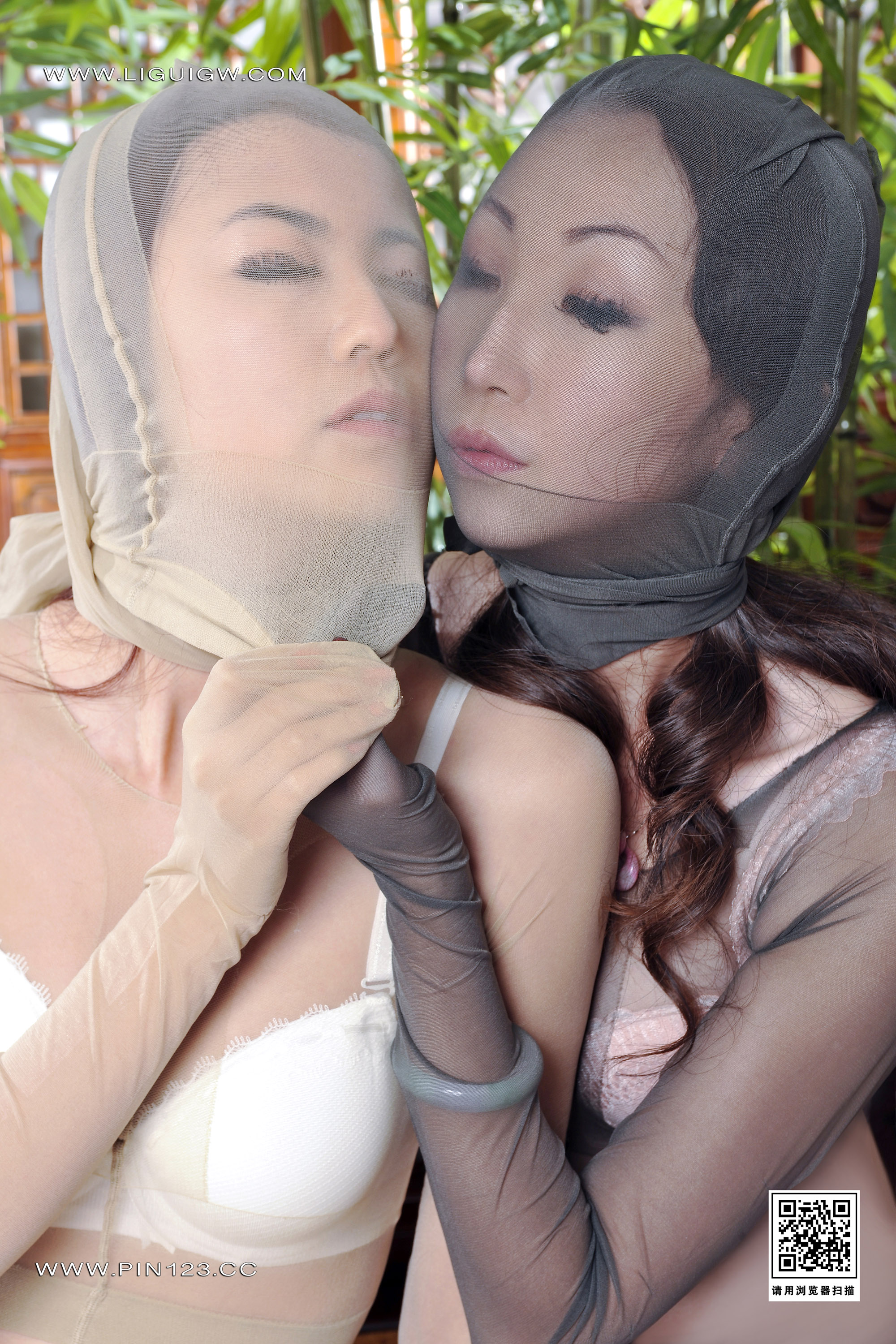 Foot Fetish Twin Flowers 124