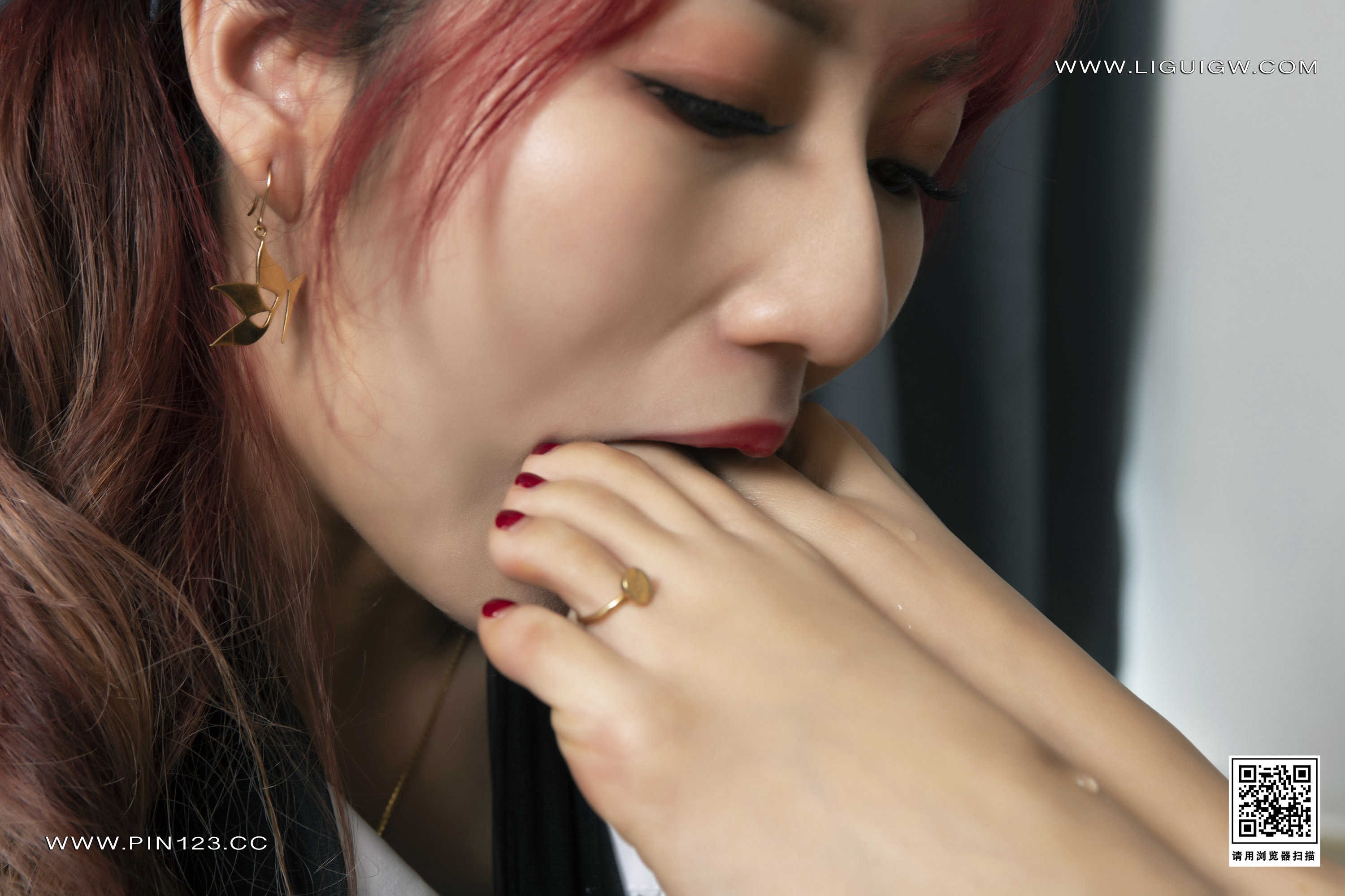 Foot Fetish Twin Flowers 126