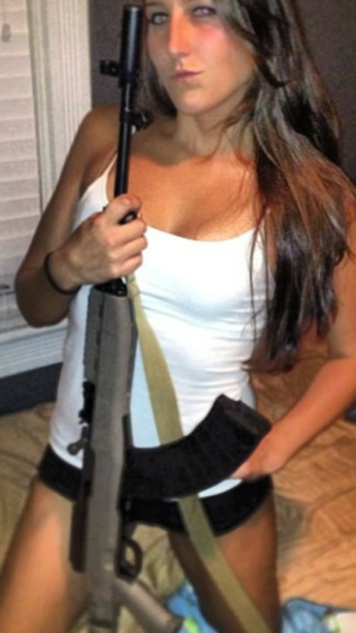 Chicks & Guns 35