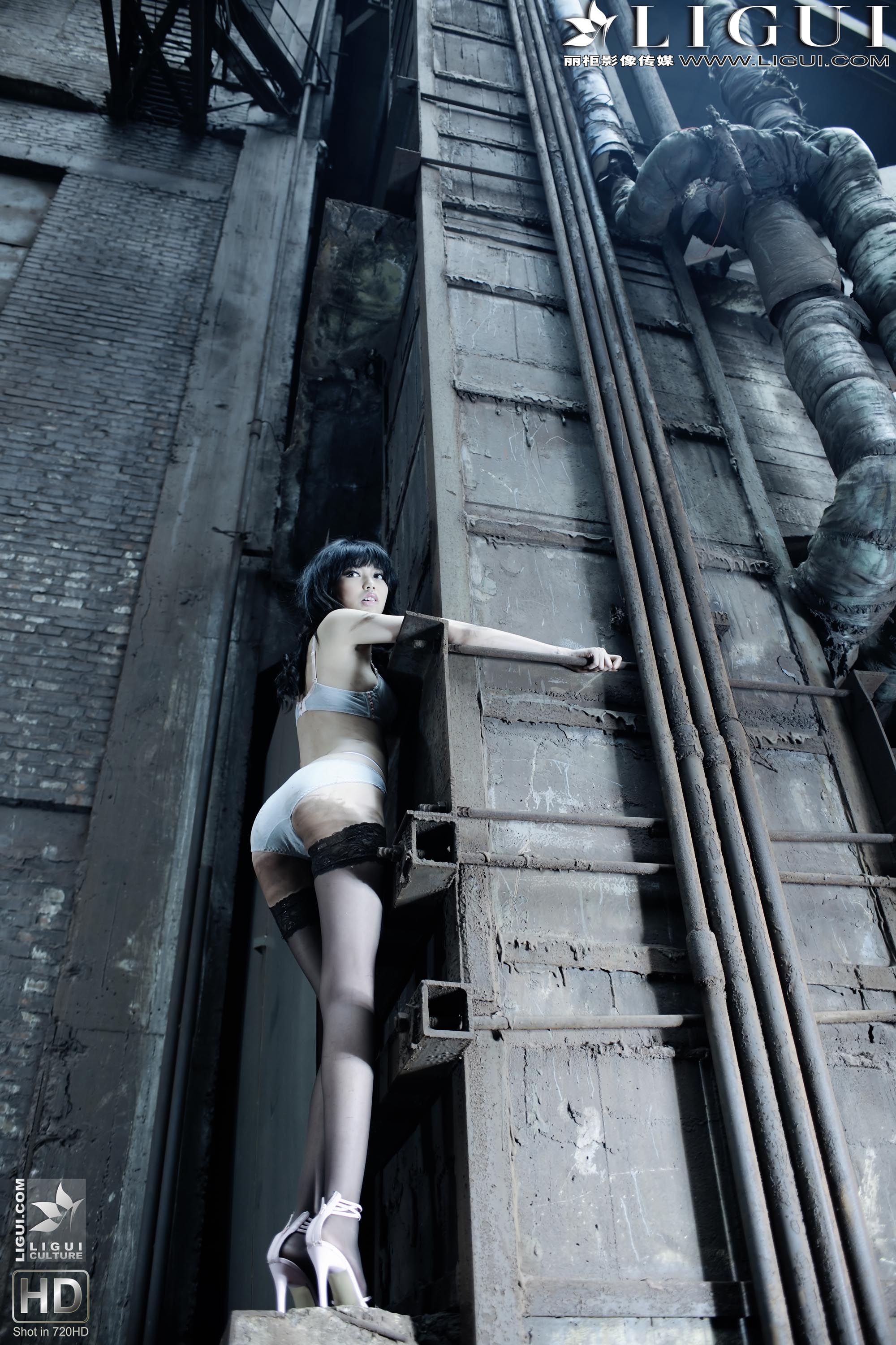 pretty lady dirty feet 2