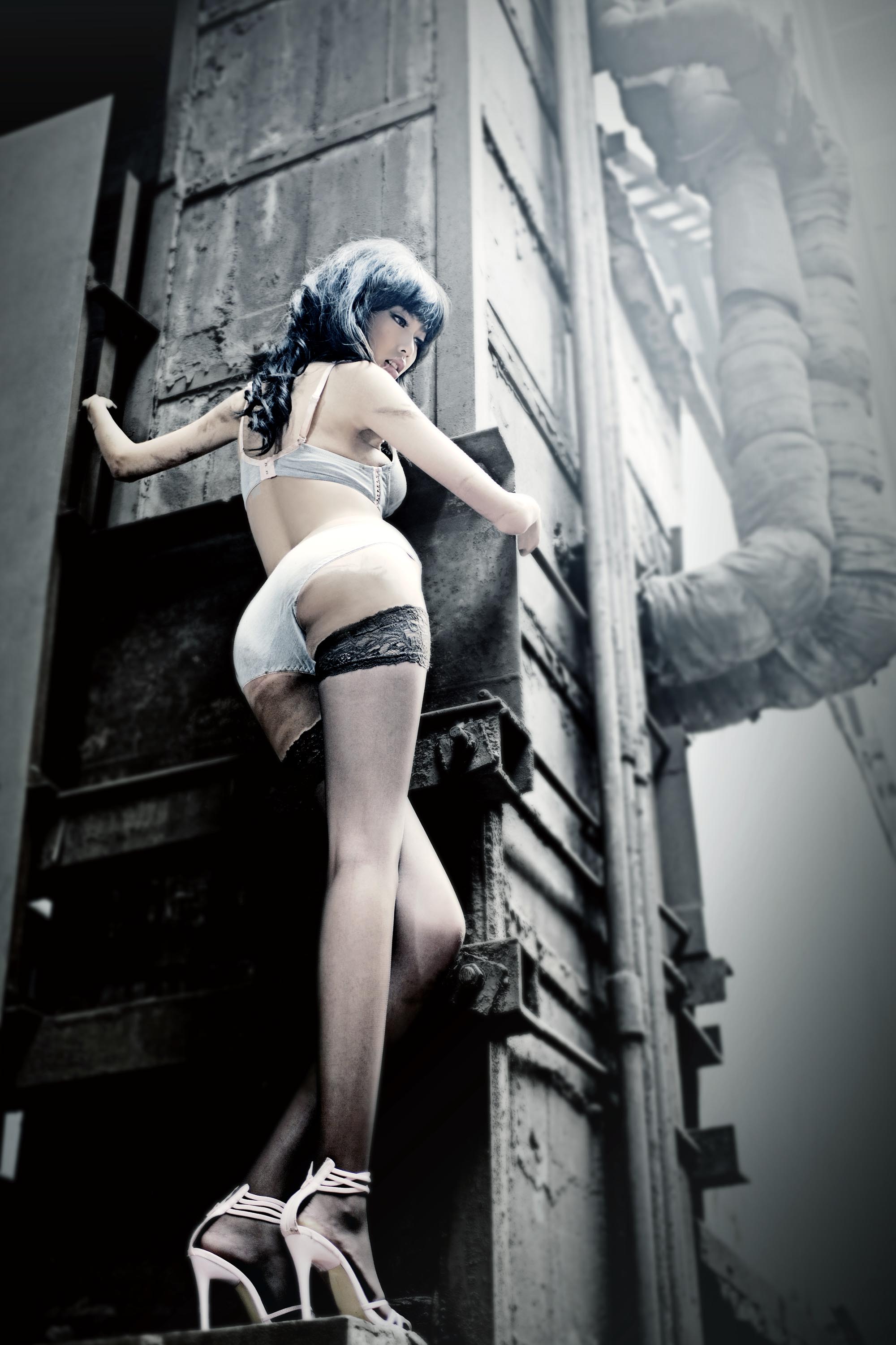 pretty lady dirty feet 2