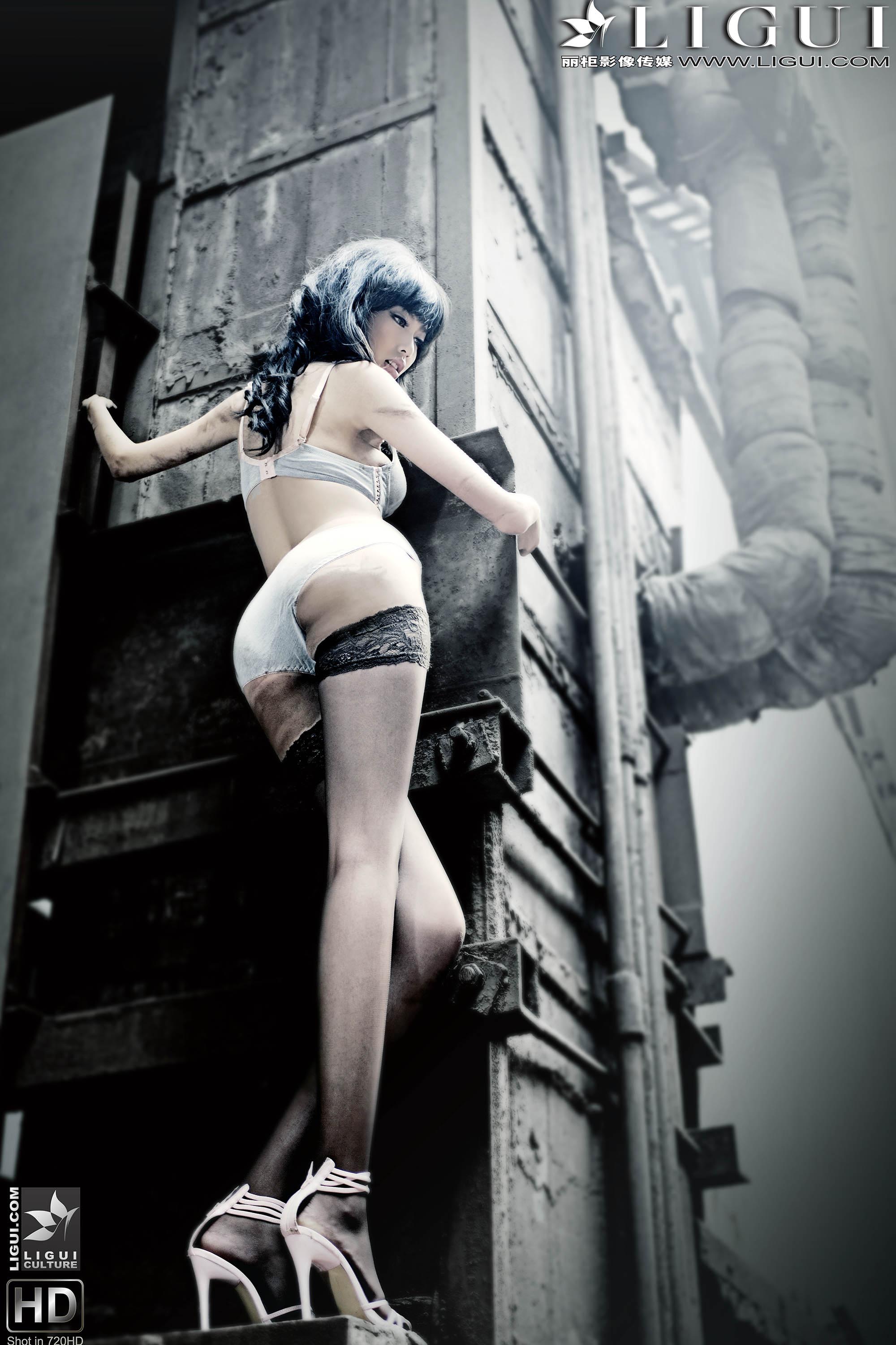 pretty lady dirty feet 2