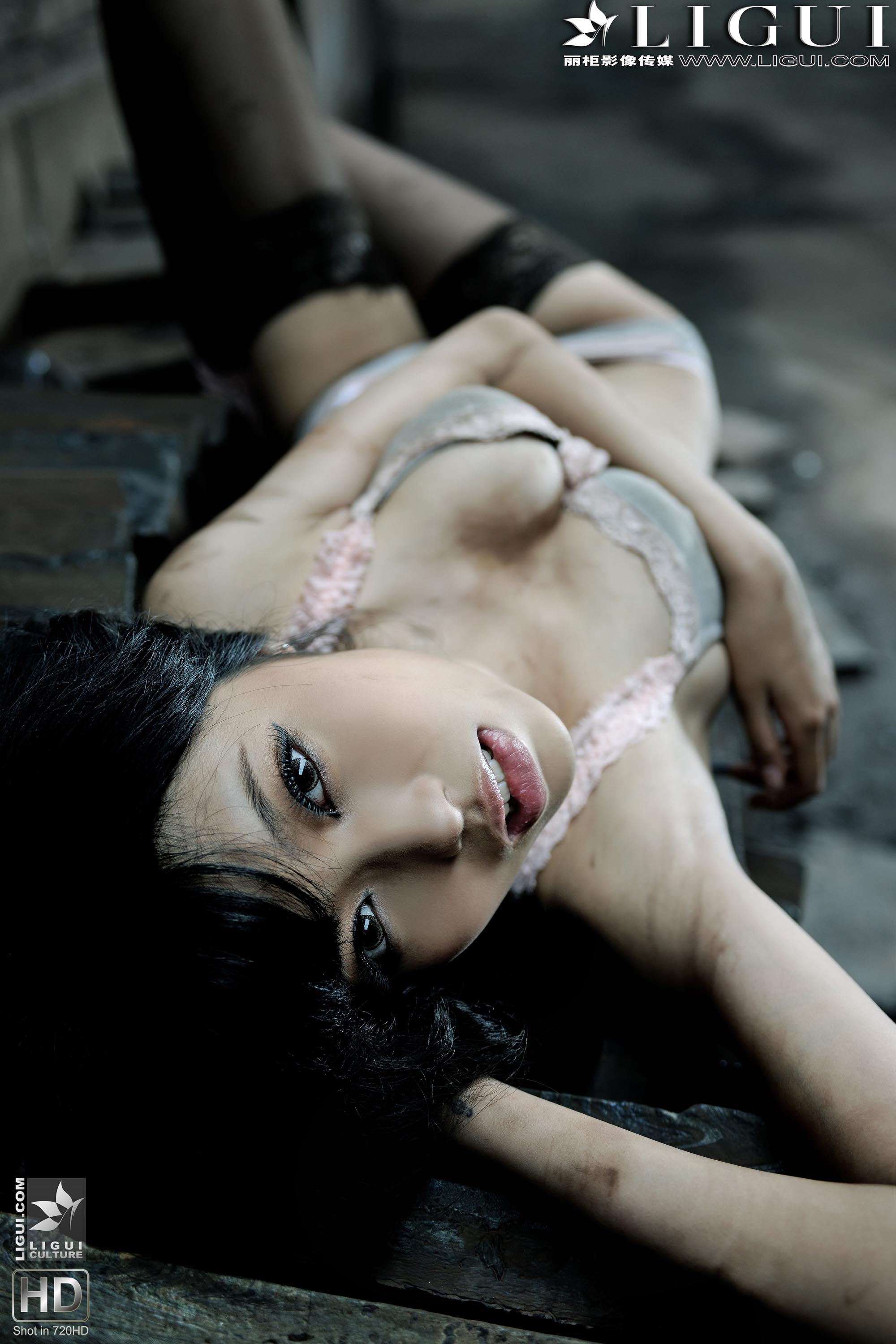 pretty lady dirty feet 2