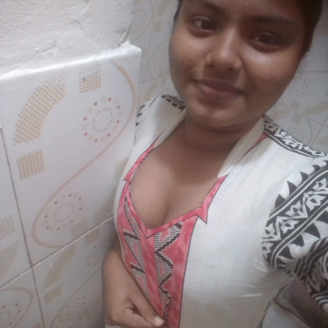 Village College  Cute Girl বিডিও কাম সার্ভিস চালু আছে ভার্জি