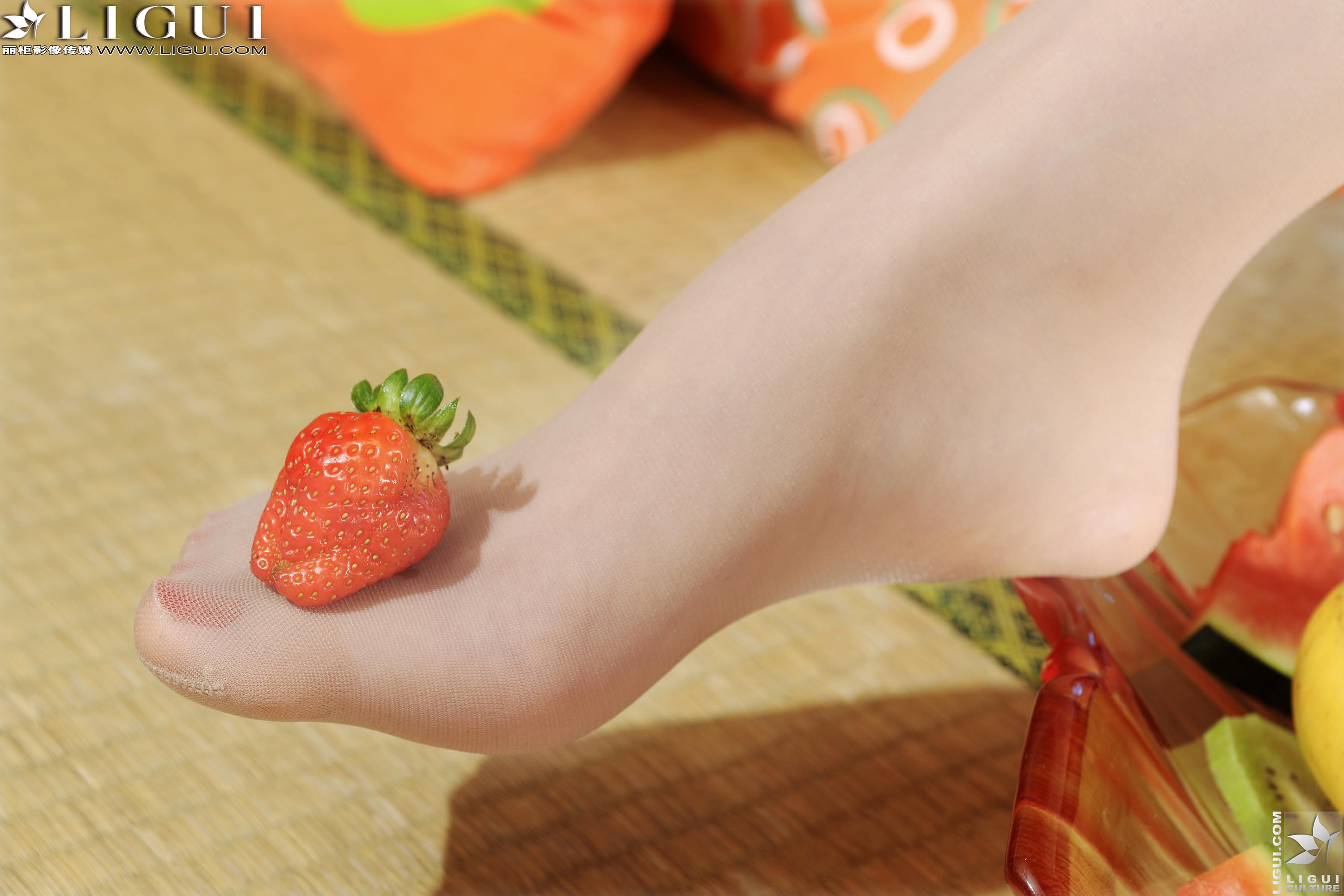 pretty lady dirty feet 5