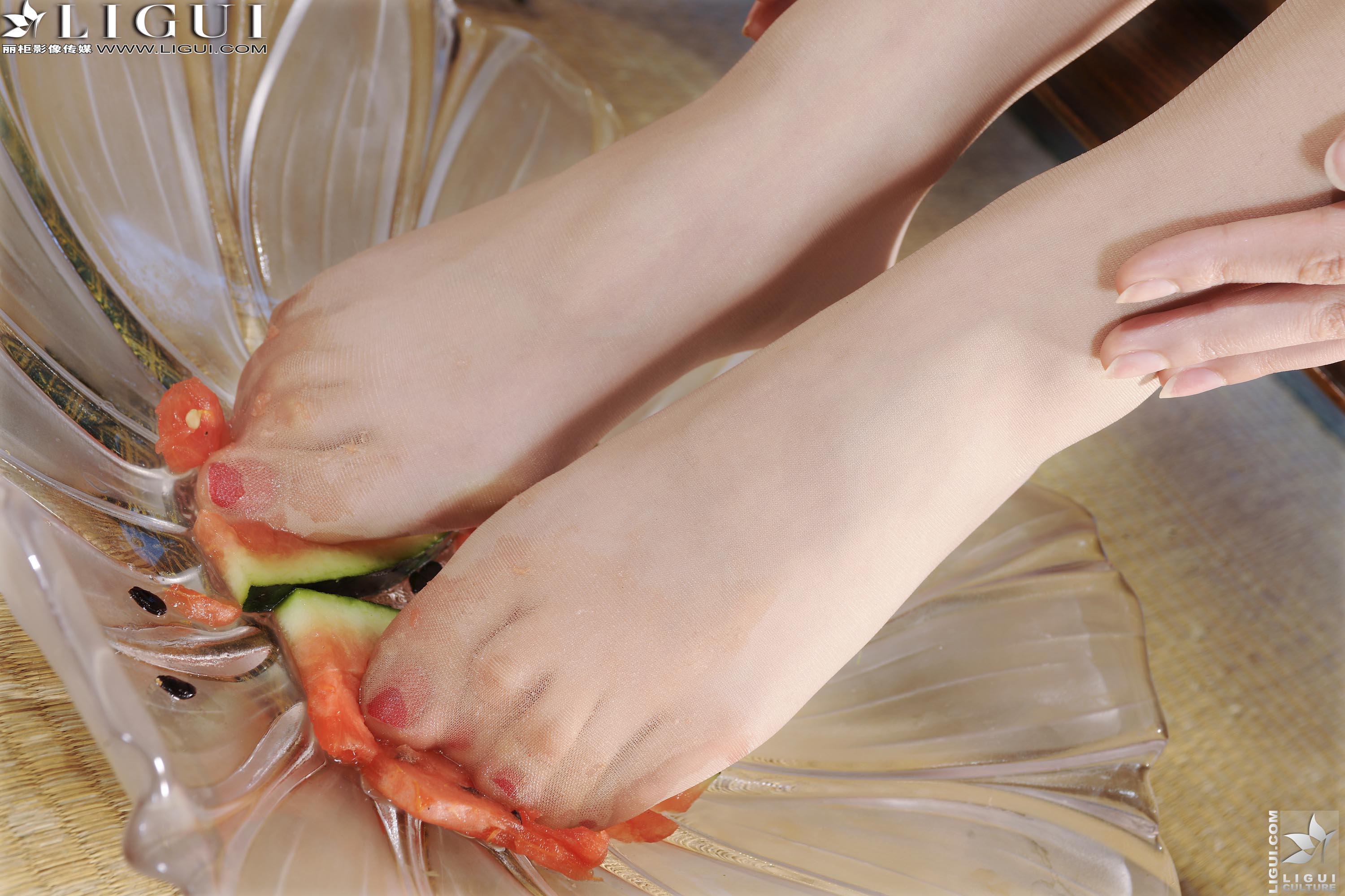 pretty lady dirty feet 5