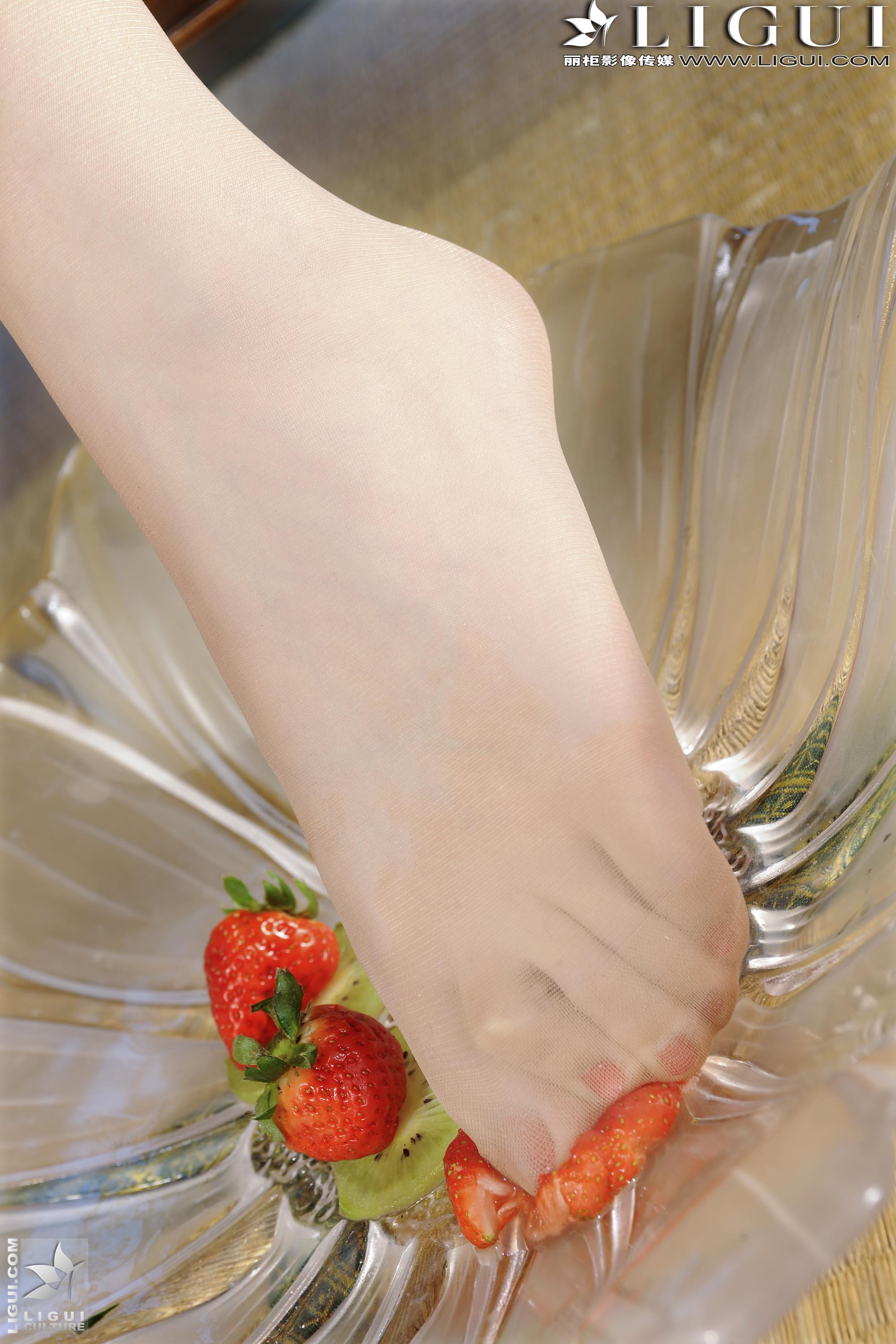 pretty lady dirty feet 5