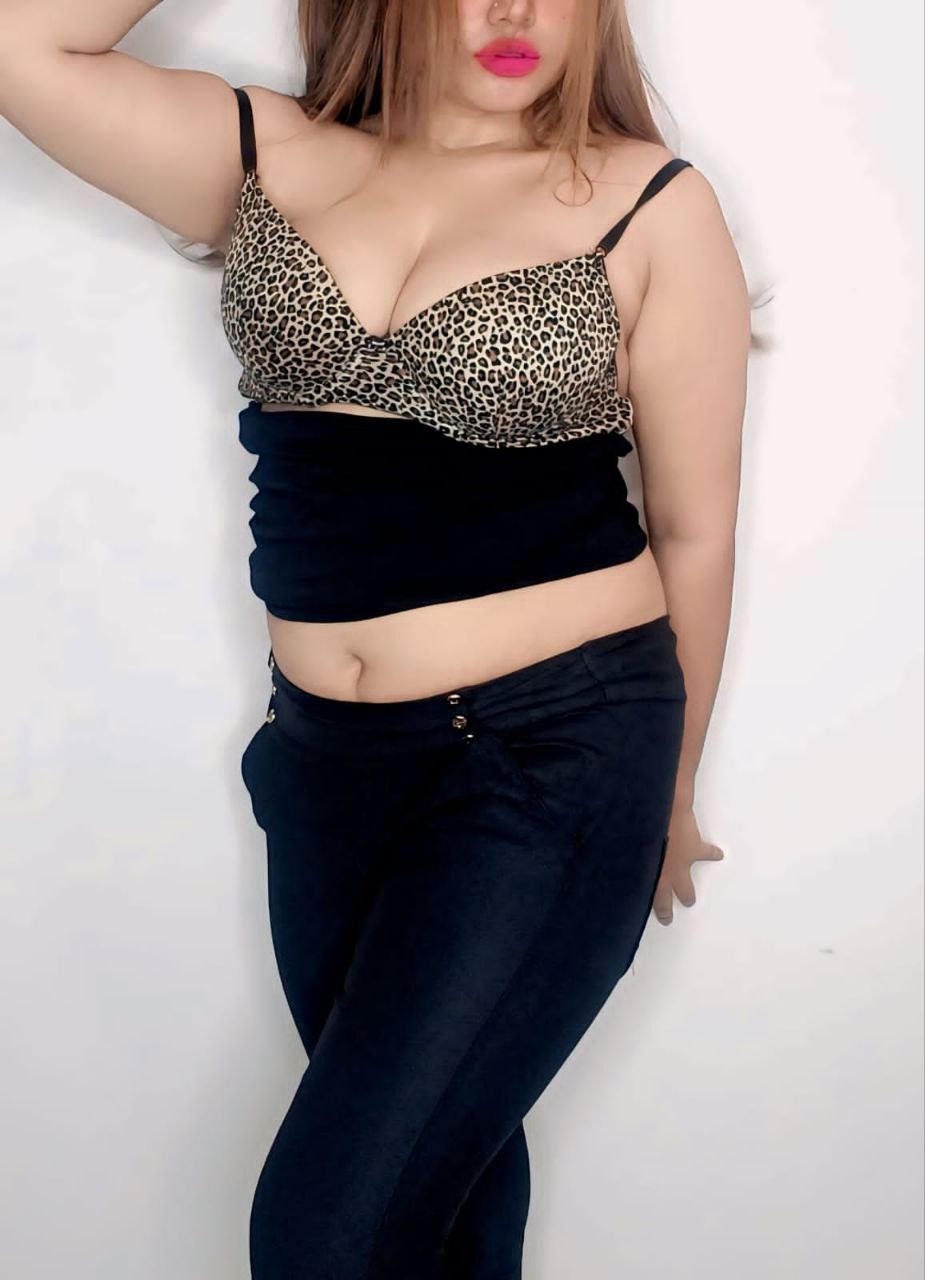 Shown Boobs and Pussy