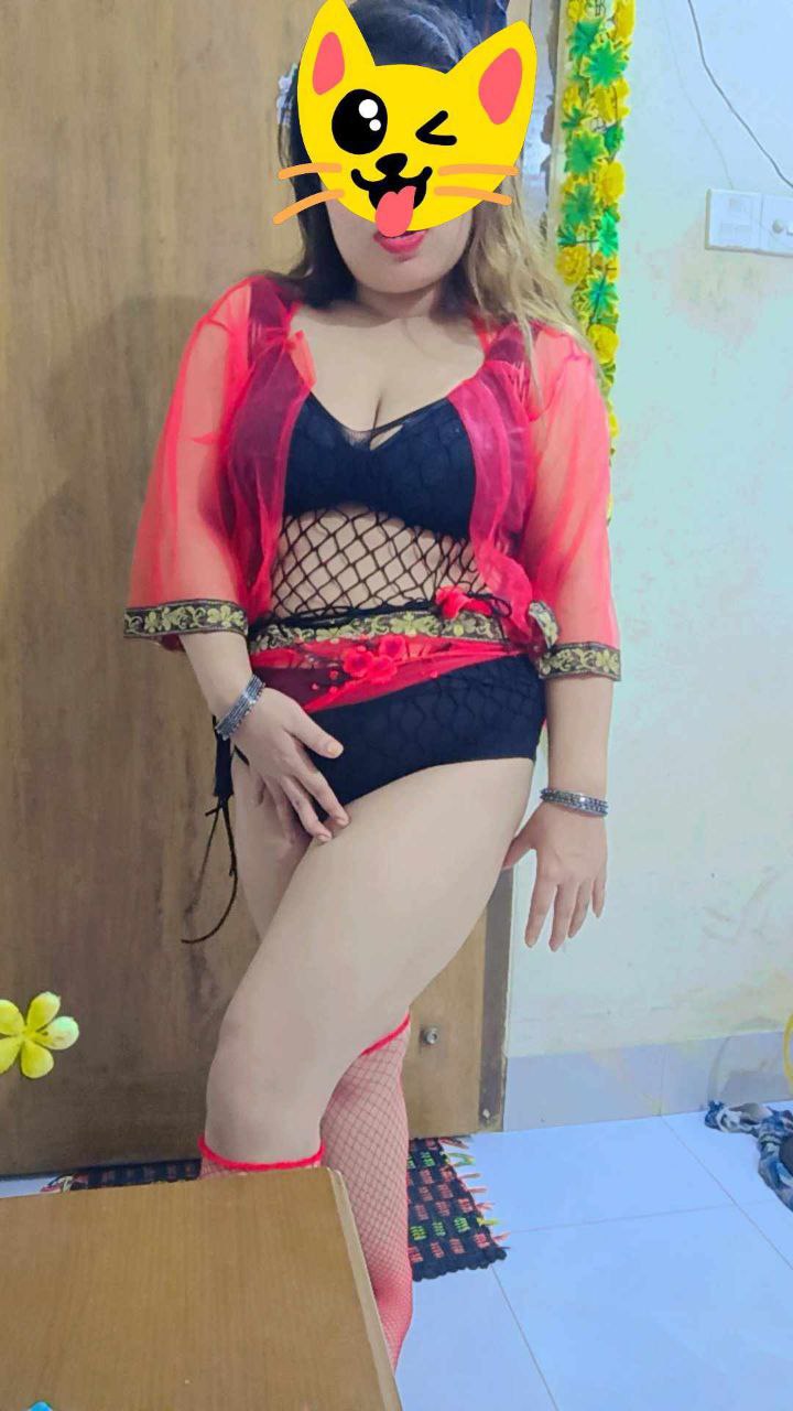 Shown Boobs and Pussy