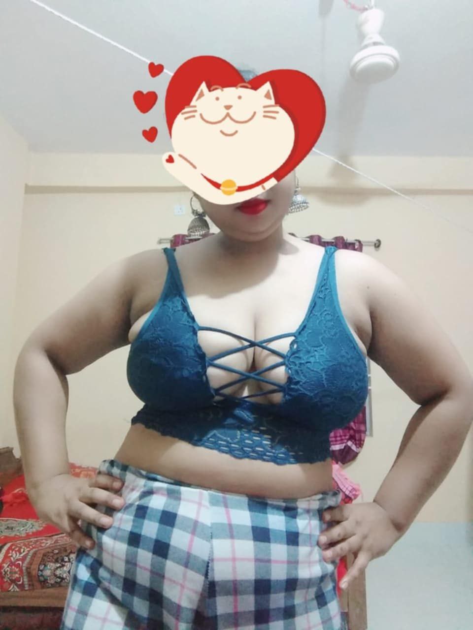 Shown Boobs and Pussy