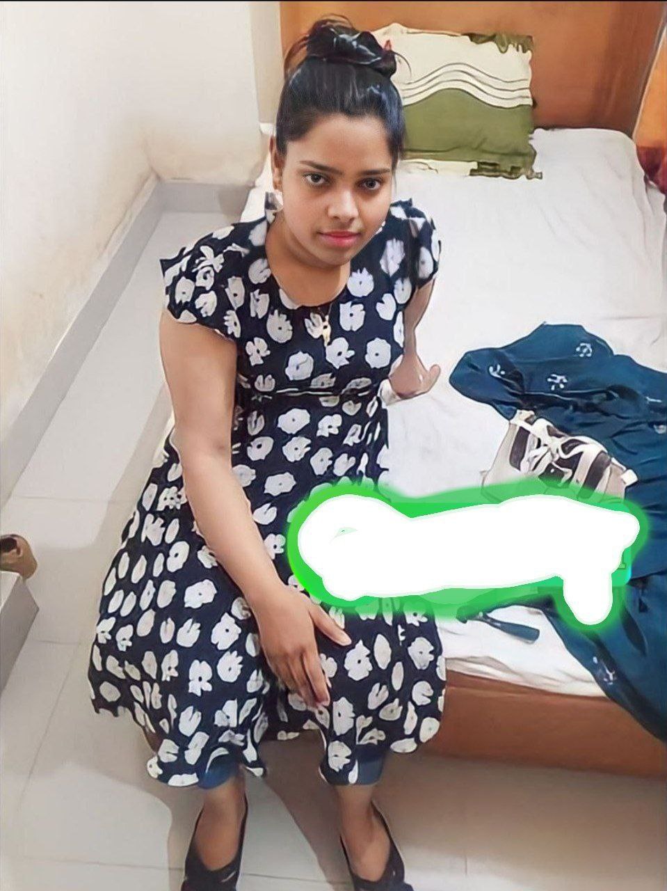 Shown Boobs and Pussy