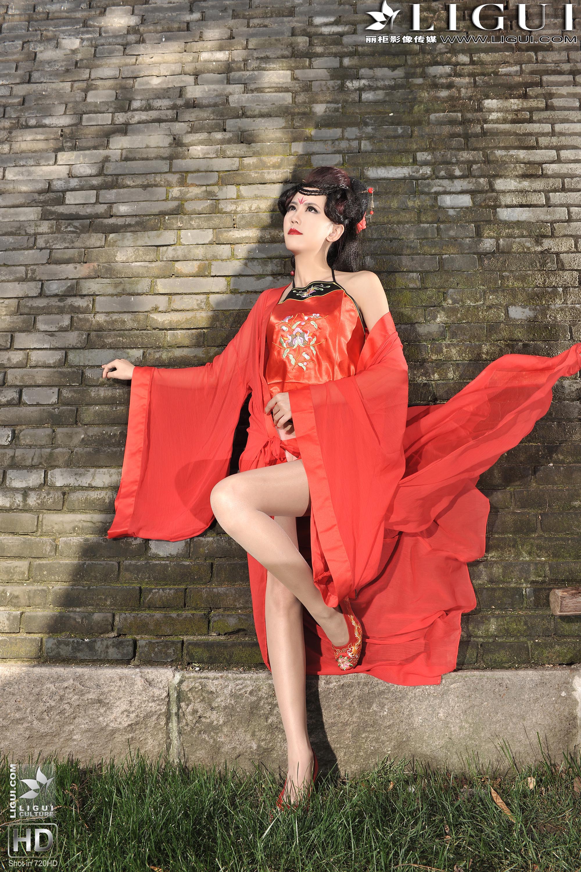 pretty lady dirty feet 8