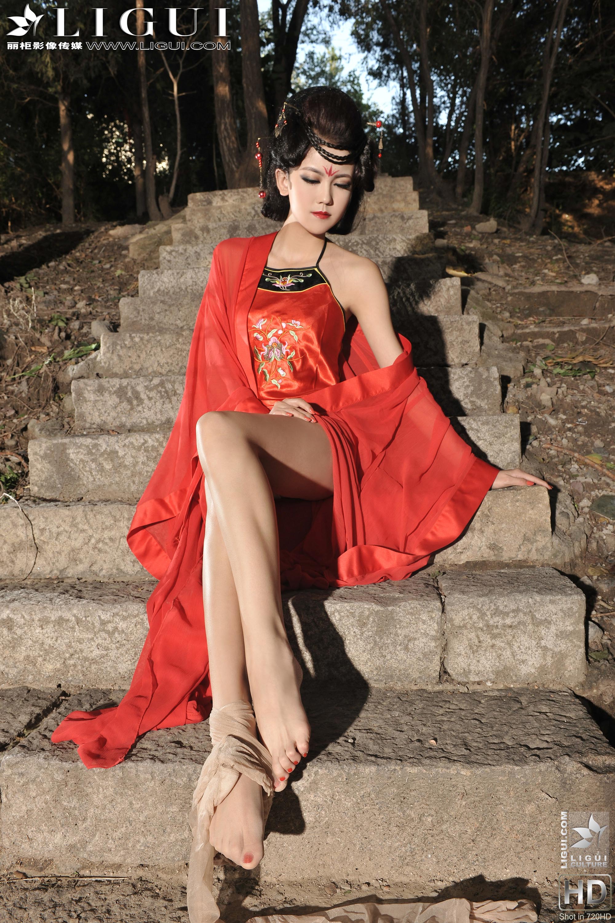 pretty lady dirty feet 8