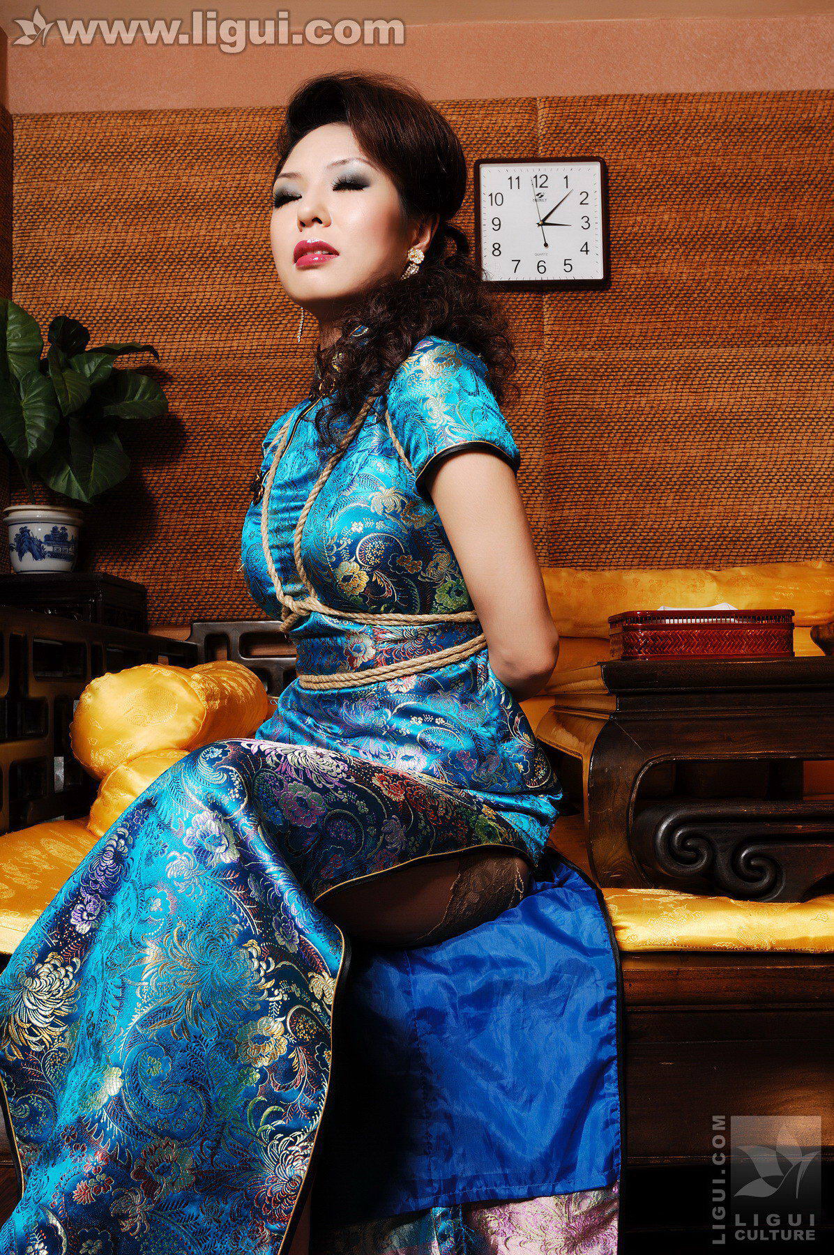 Chinese lady bondage 390