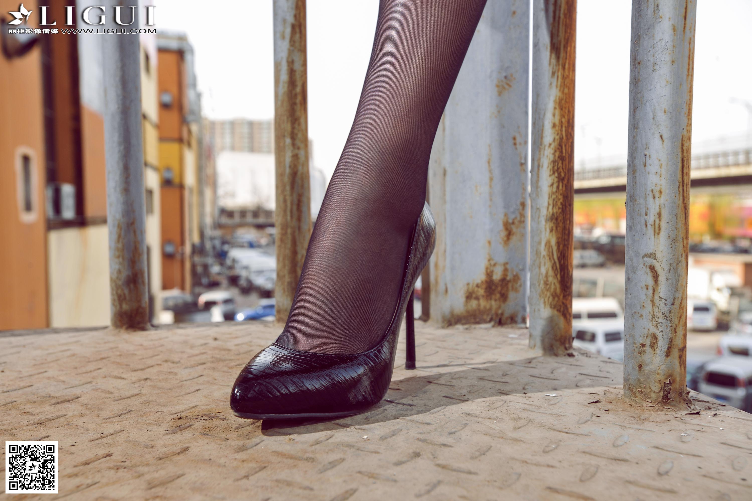 pretty lady dirty feet 12