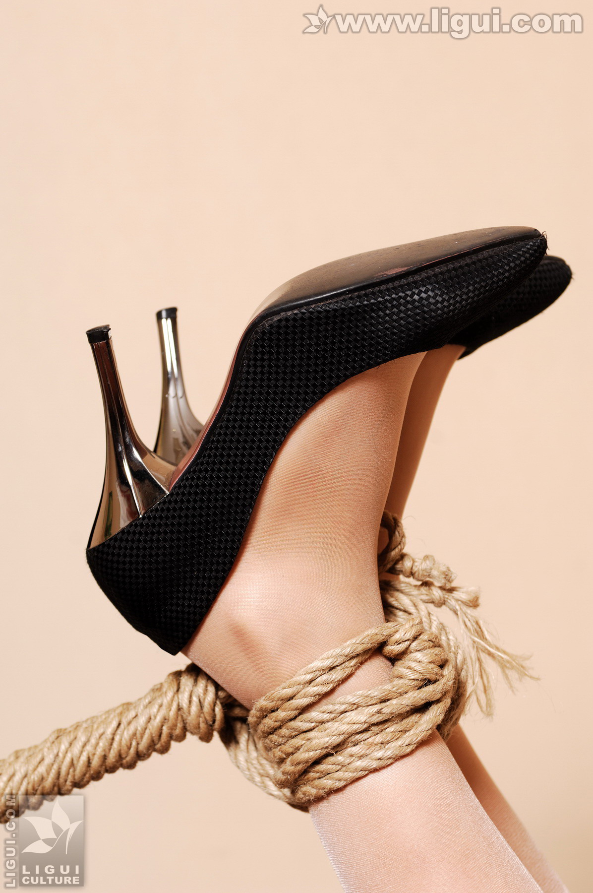 Chinese lady bondage 417-1