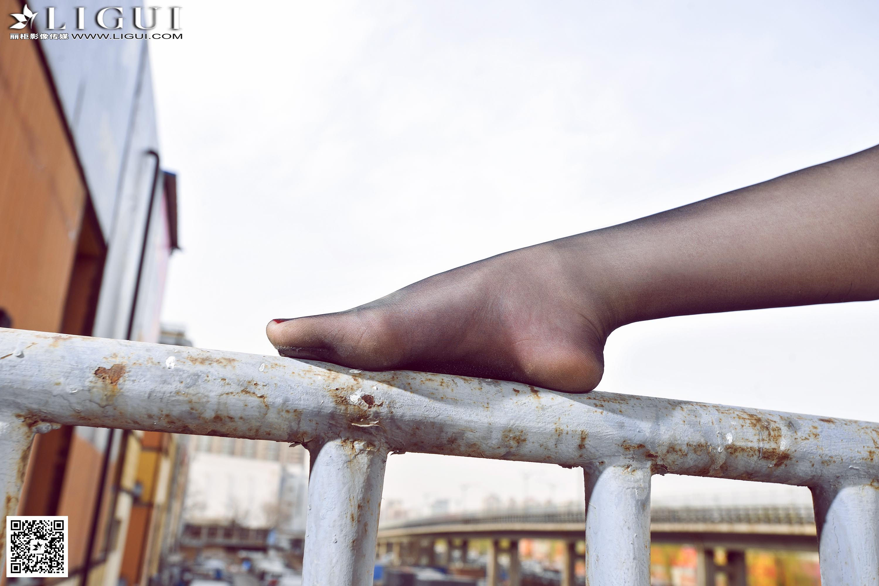 pretty lady dirty feet 13