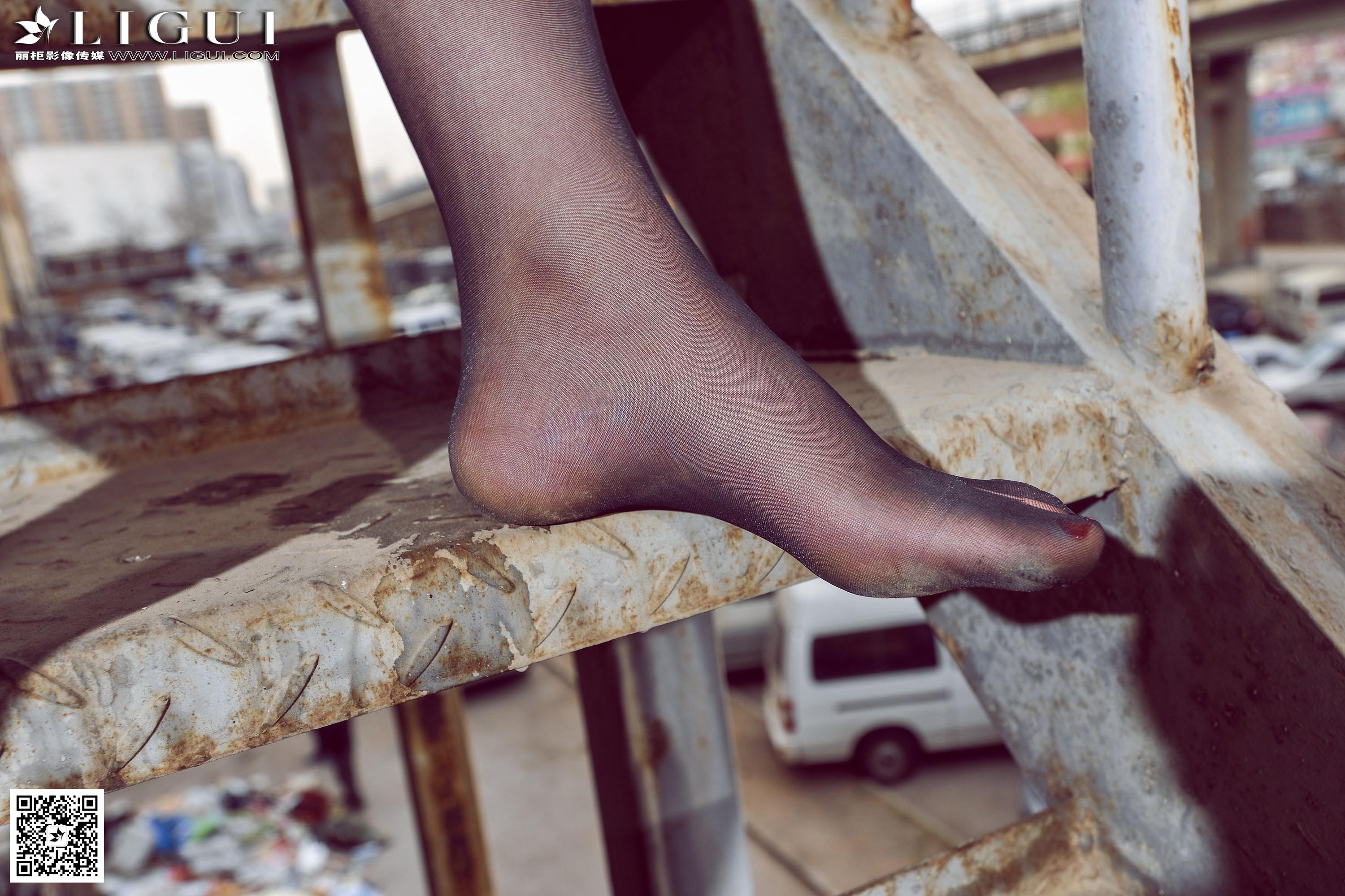 pretty lady dirty feet 13