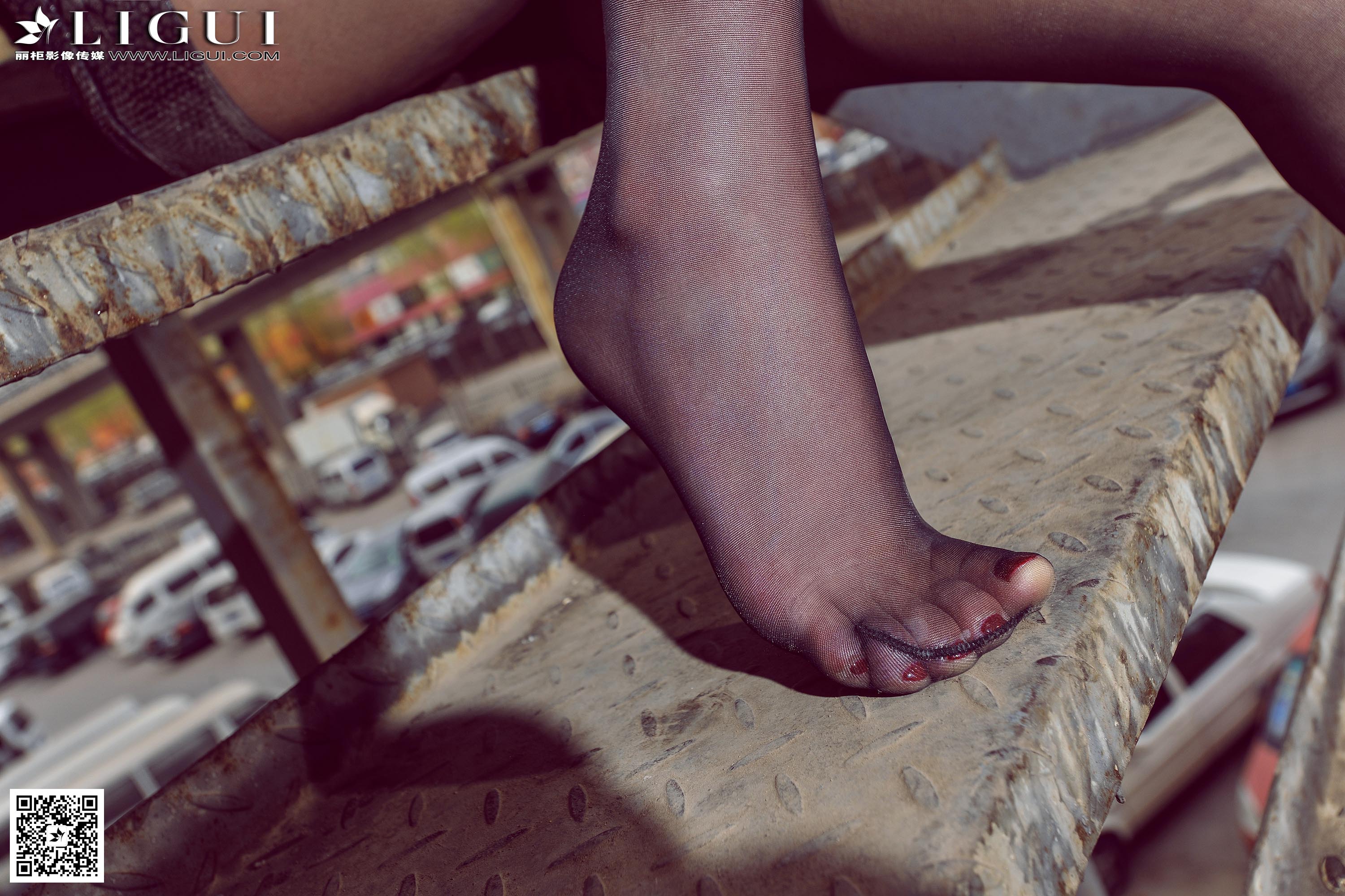 pretty lady dirty feet 13