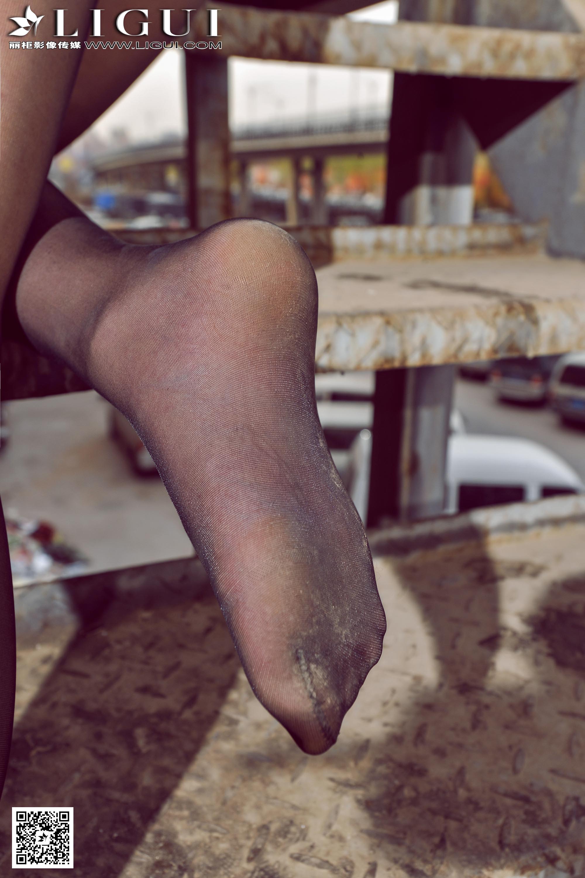 pretty lady dirty feet 13