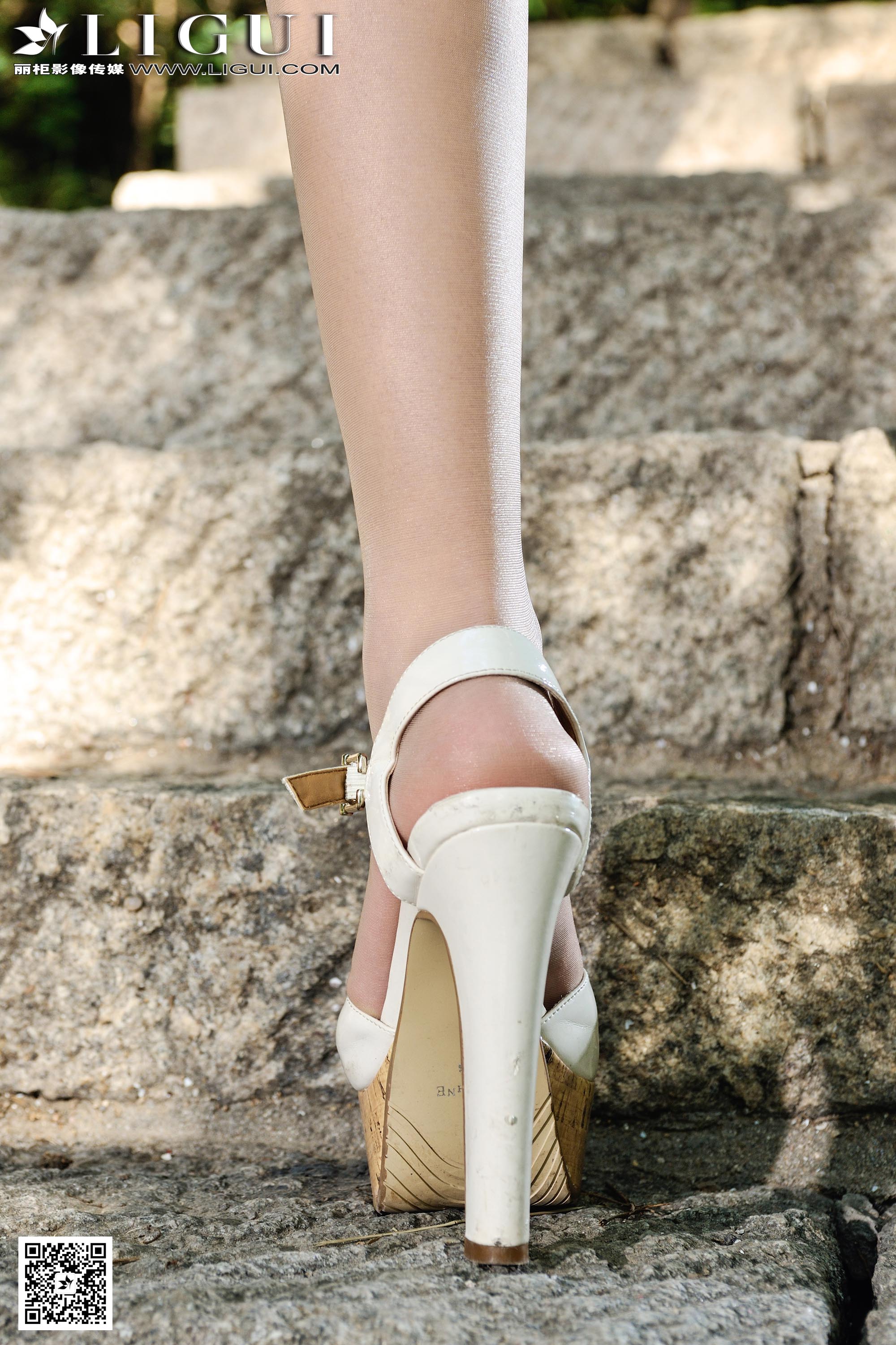 pretty lady dirty feet 14