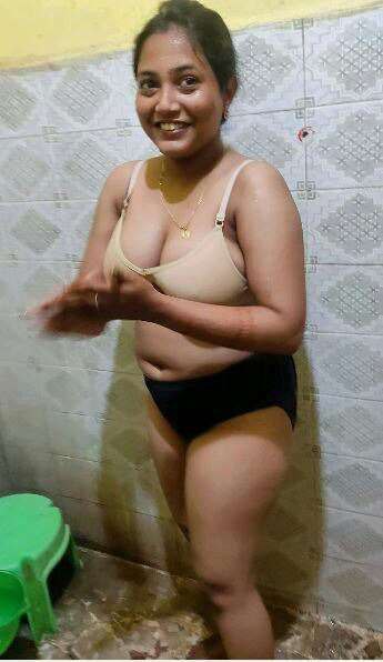 Tamil unsatisfied women fucking with husband friends