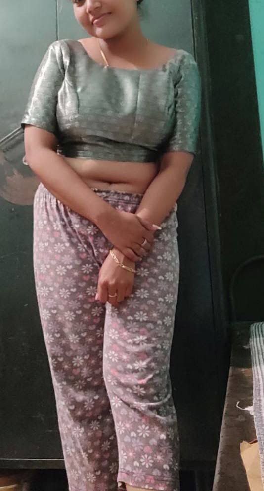 Tamil unsatisfied women fucking with husband friends