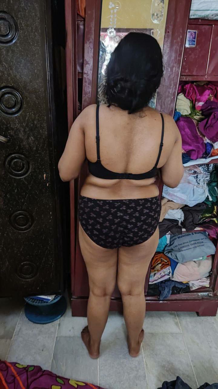 Tamil unsatisfied women fucking with husband friends