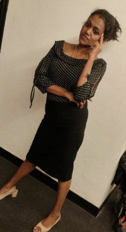 Newly married Tamil couples enjoying honeymoon