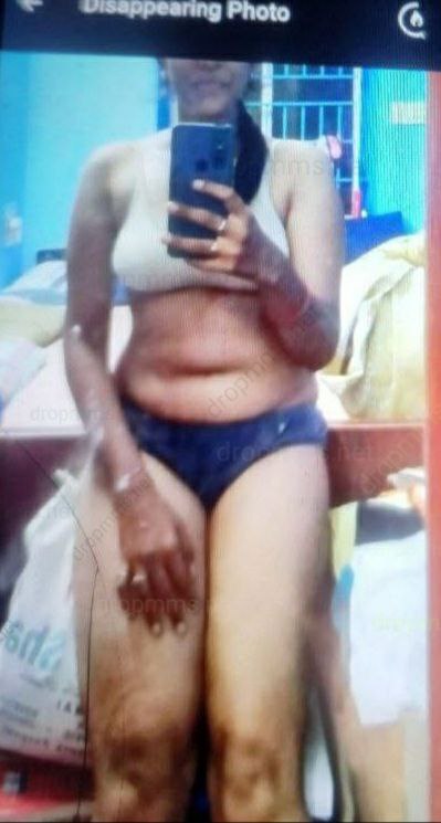 Tamil unmarried girl taking nude selfie for his boyfriend