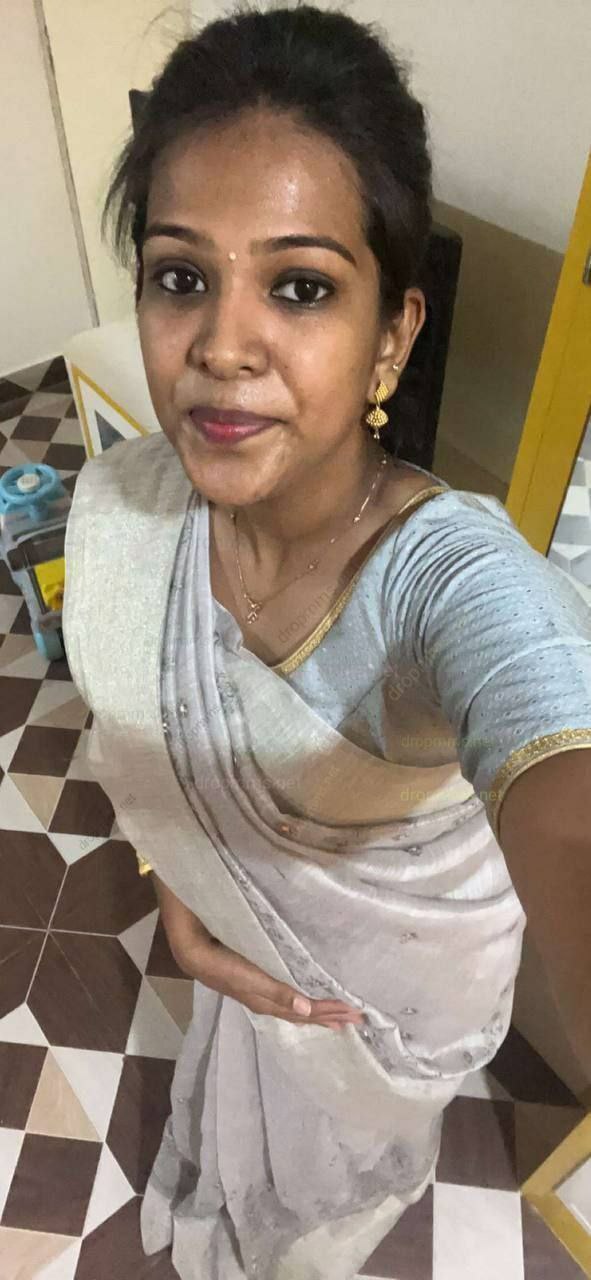 Tamil unmarried girl taking nude selfie for his boyfriend