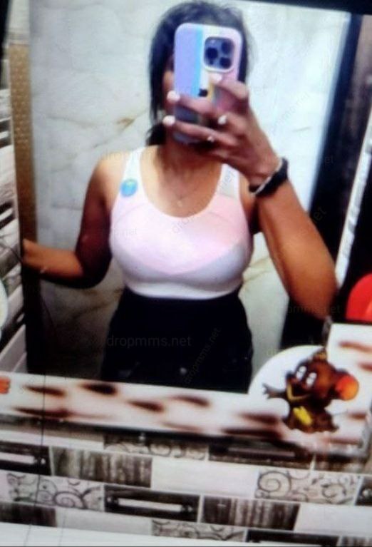 Tamil unmarried girl taking nude selfie for his boyfriend