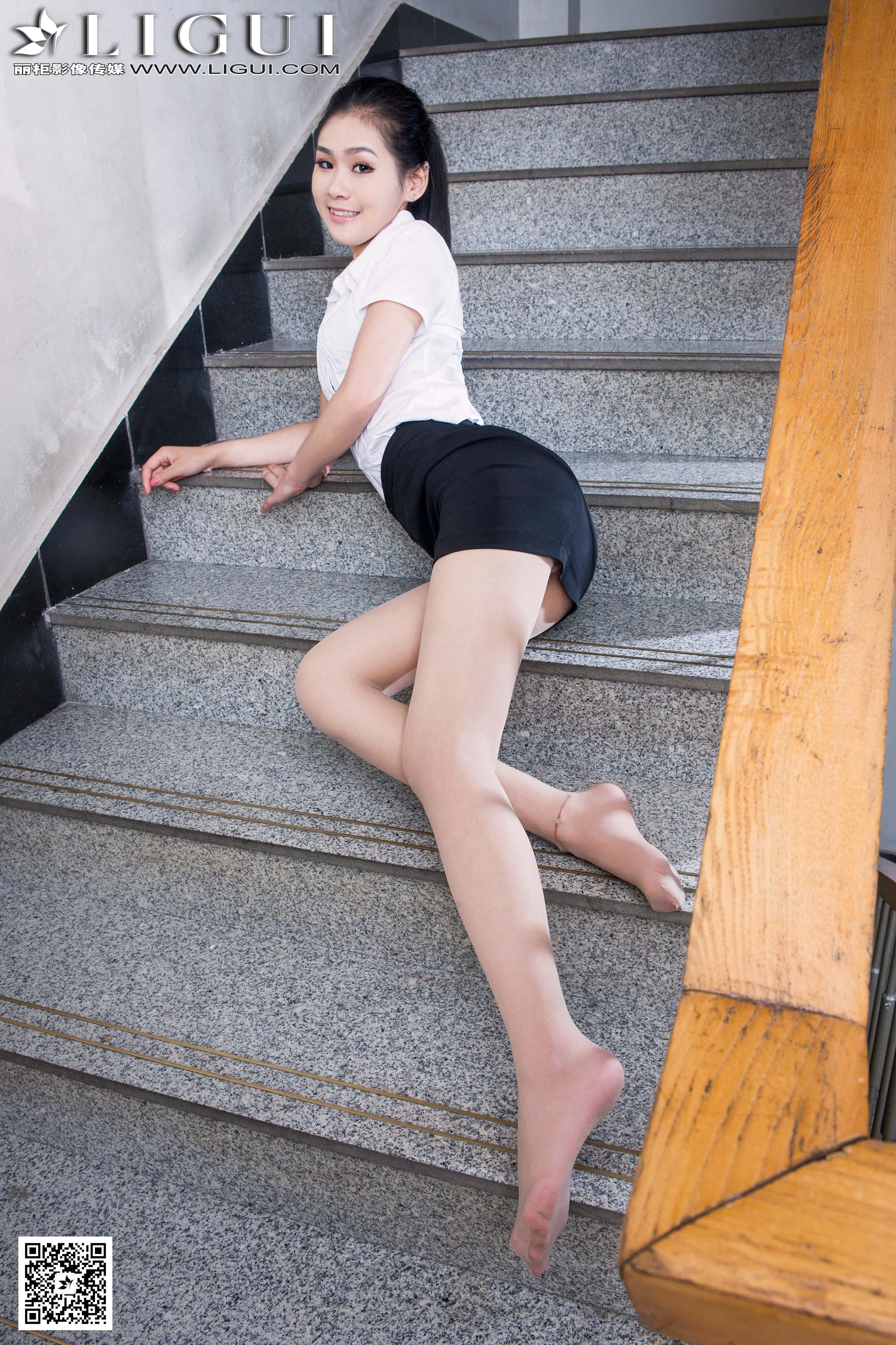 pretty lady dirty feet 22