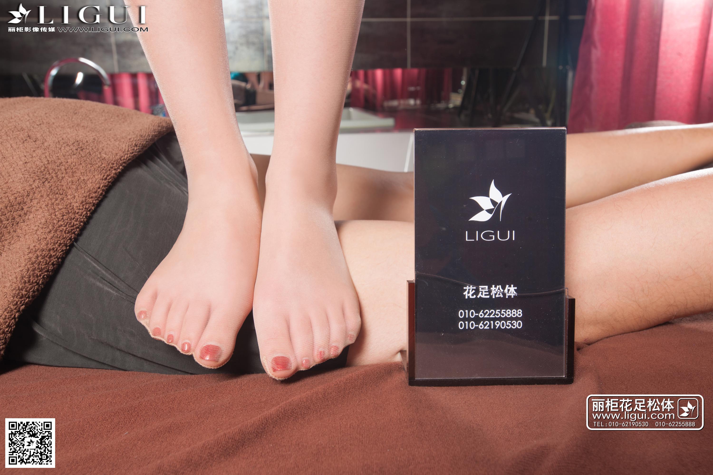 pretty lady dirty feet 23