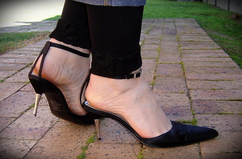 Shoe and foot fetish