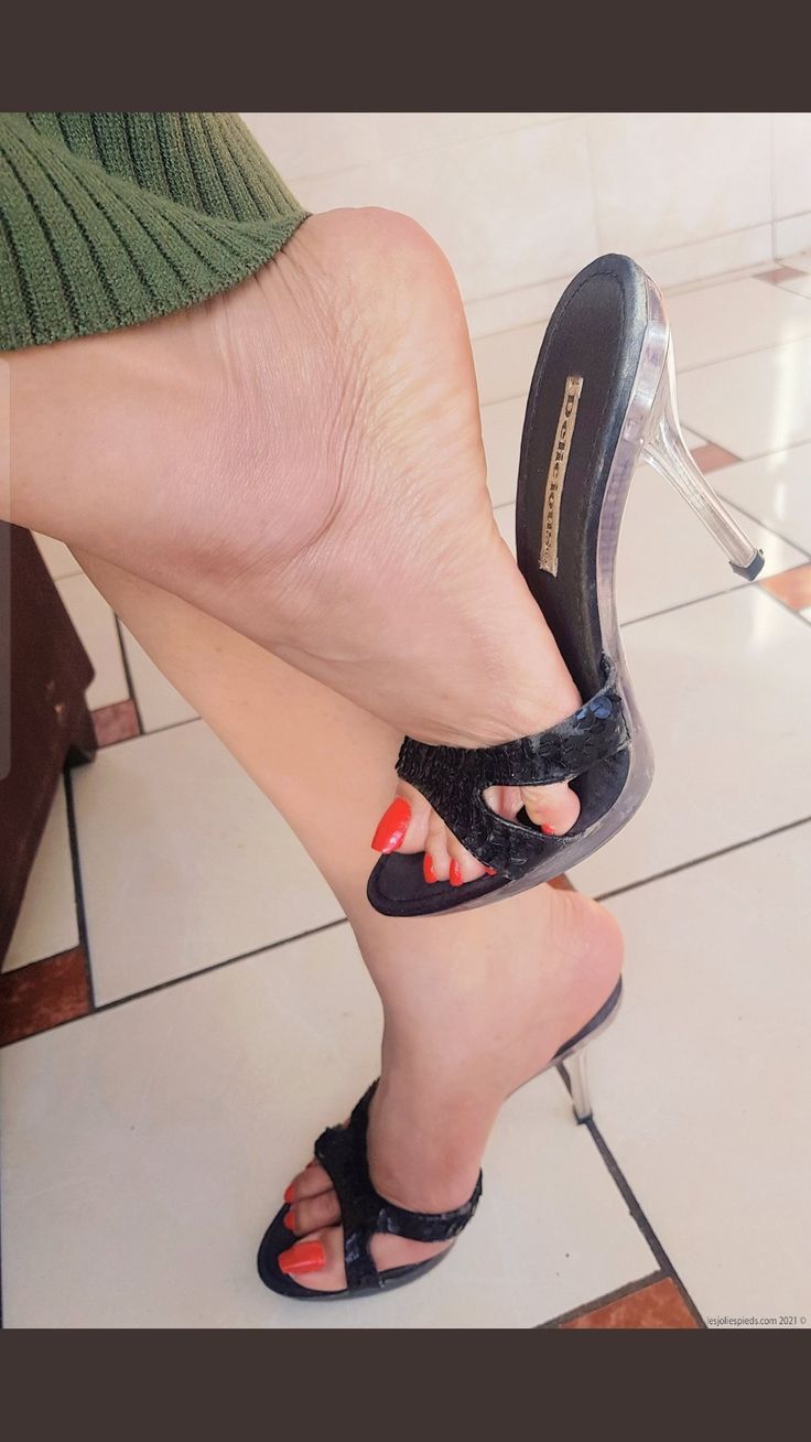 Shoe and foot fetish