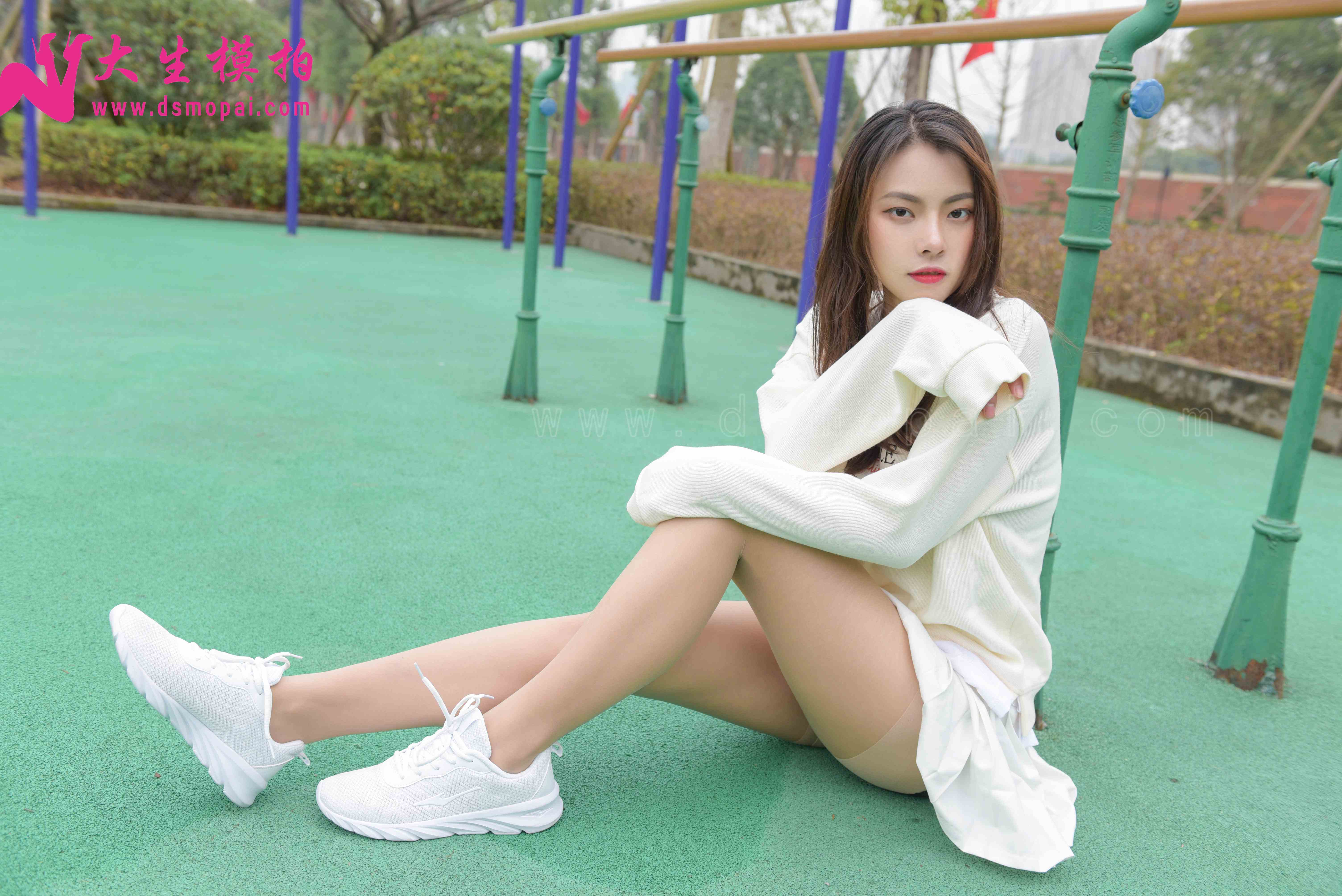 China Beauty Legs and feet 886