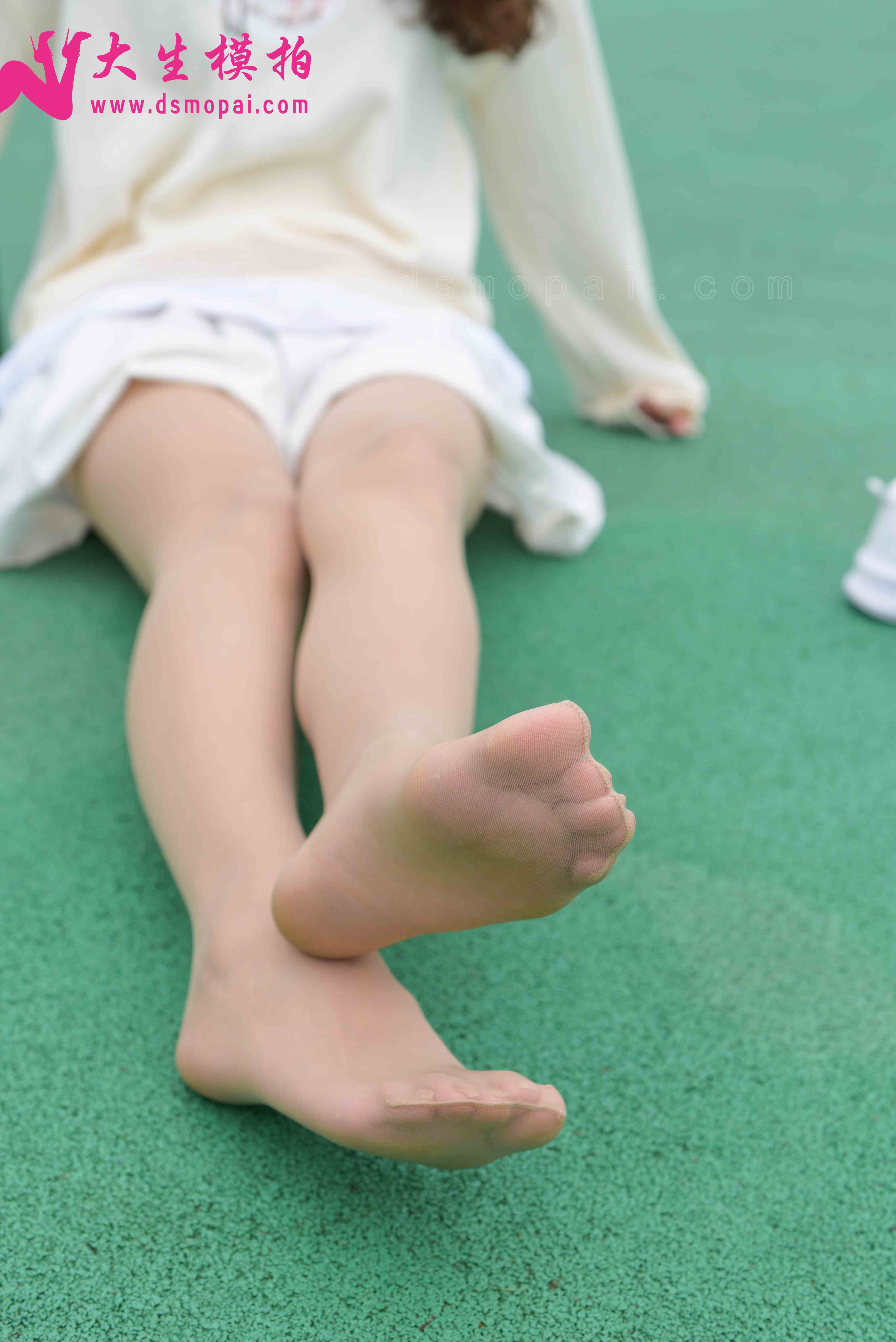 China Beauty Legs and feet 886