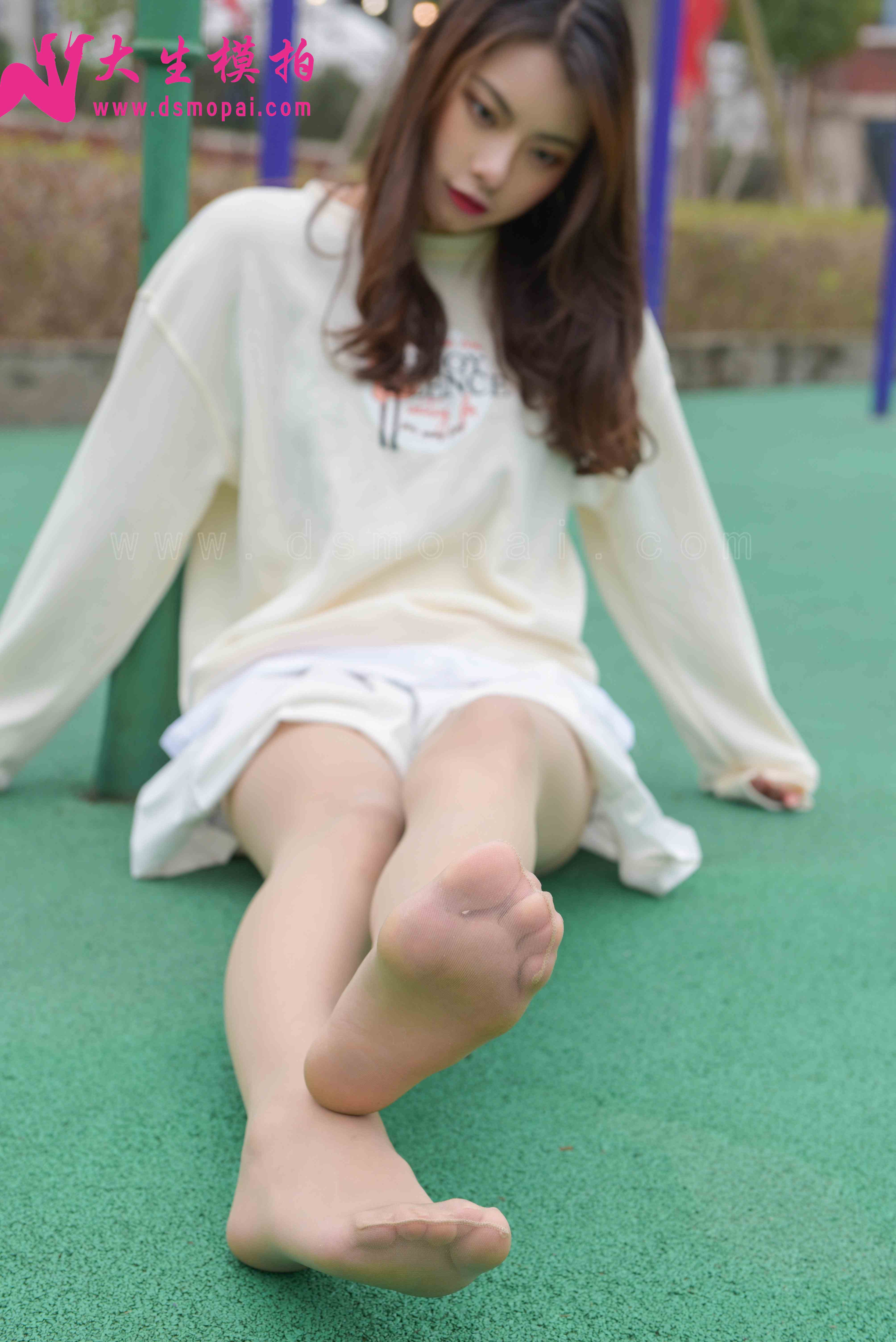 China Beauty Legs and feet 886