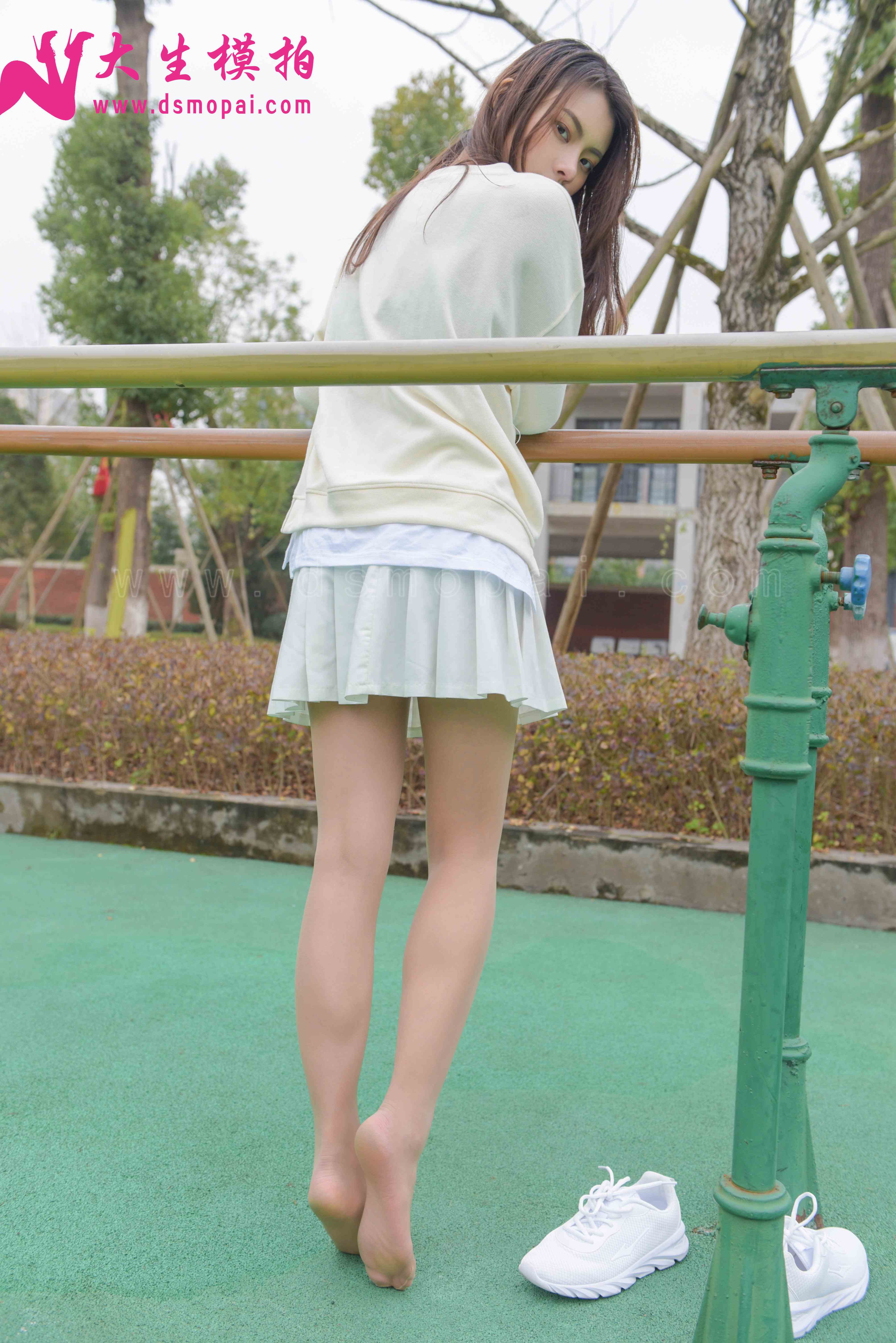 China Beauty Legs and feet 886