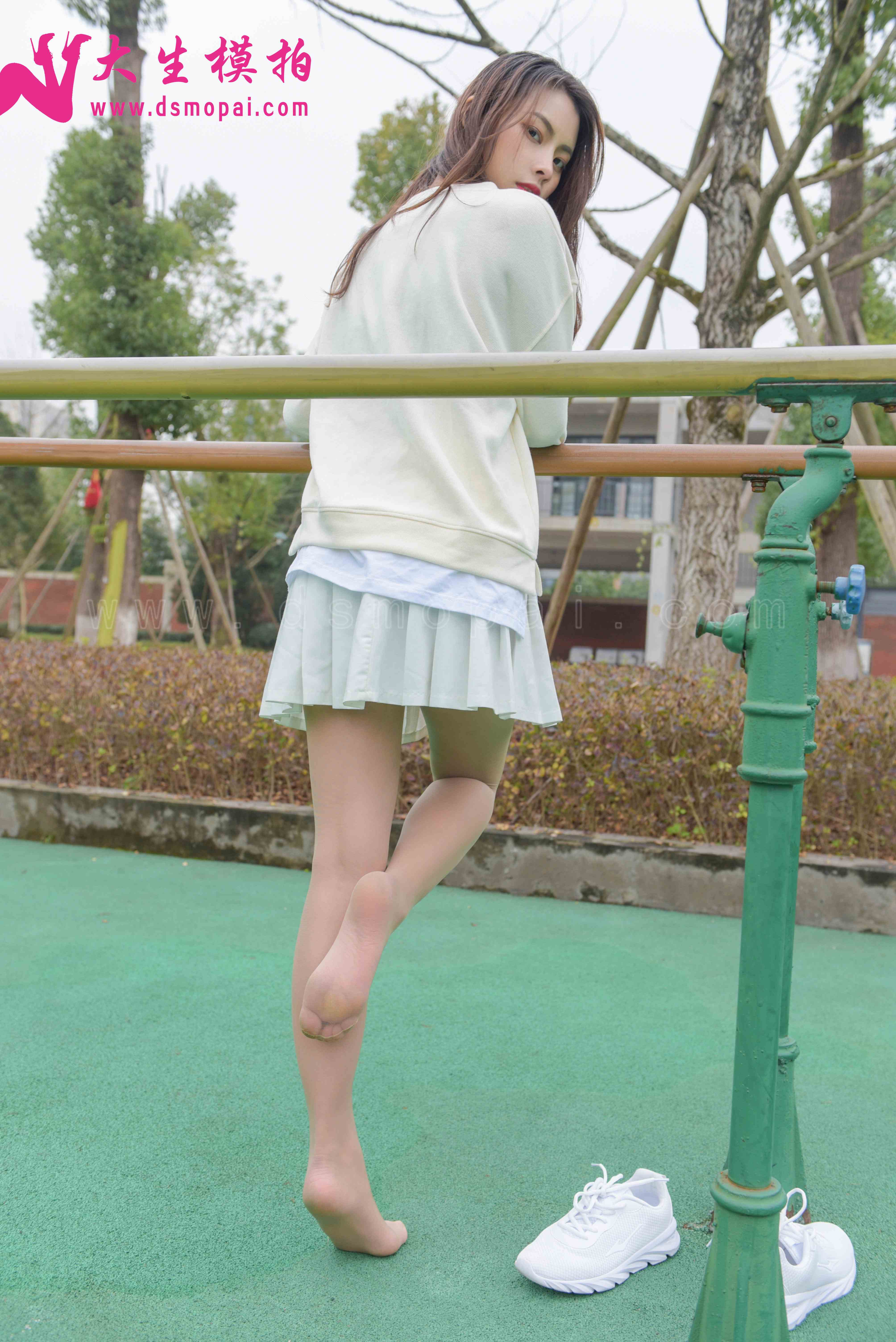 China Beauty Legs and feet 886